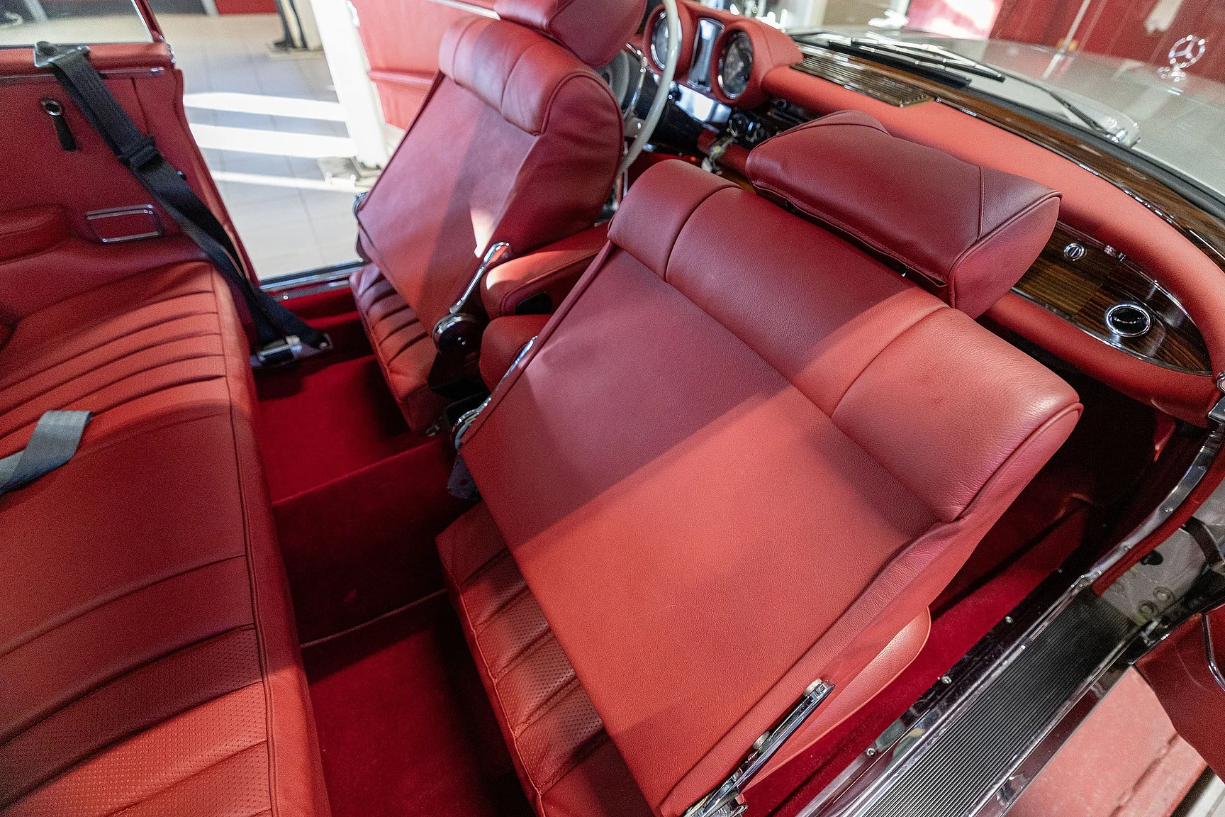 Innenraumfoto von 1970 Mercedes-Benz  280 SE 3.5 Coupé (11)