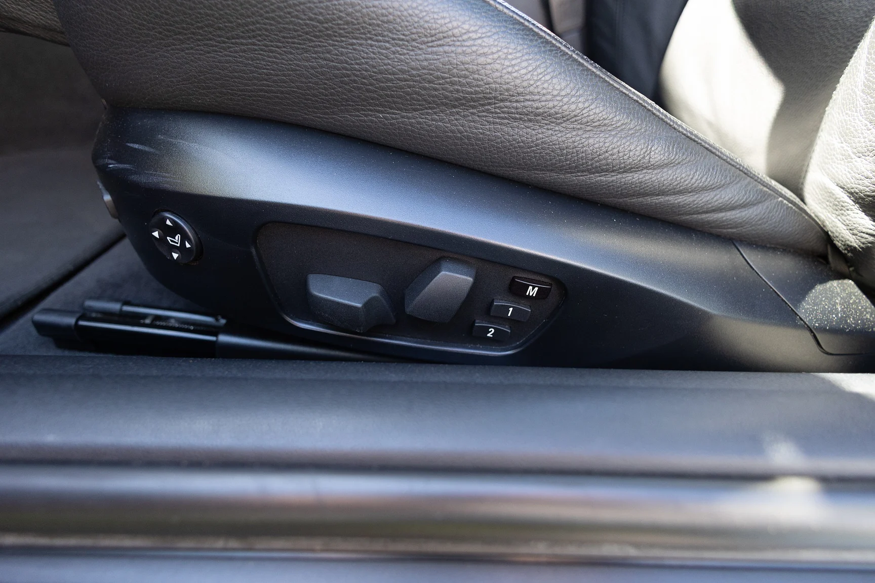 Interior image of 2007 BMW 335i Coupé (21)
