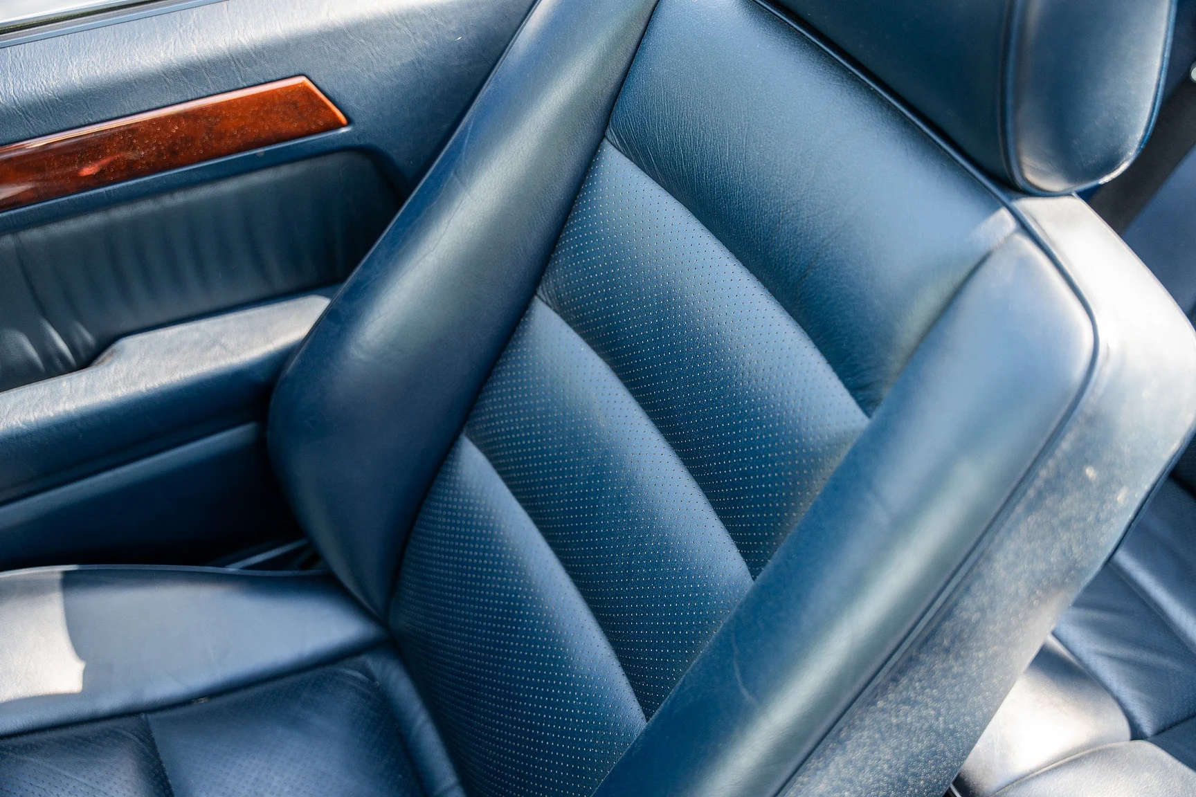 Interior image of 1993 Mercedes-Benz 300 CE-24 Cabriolet (26)