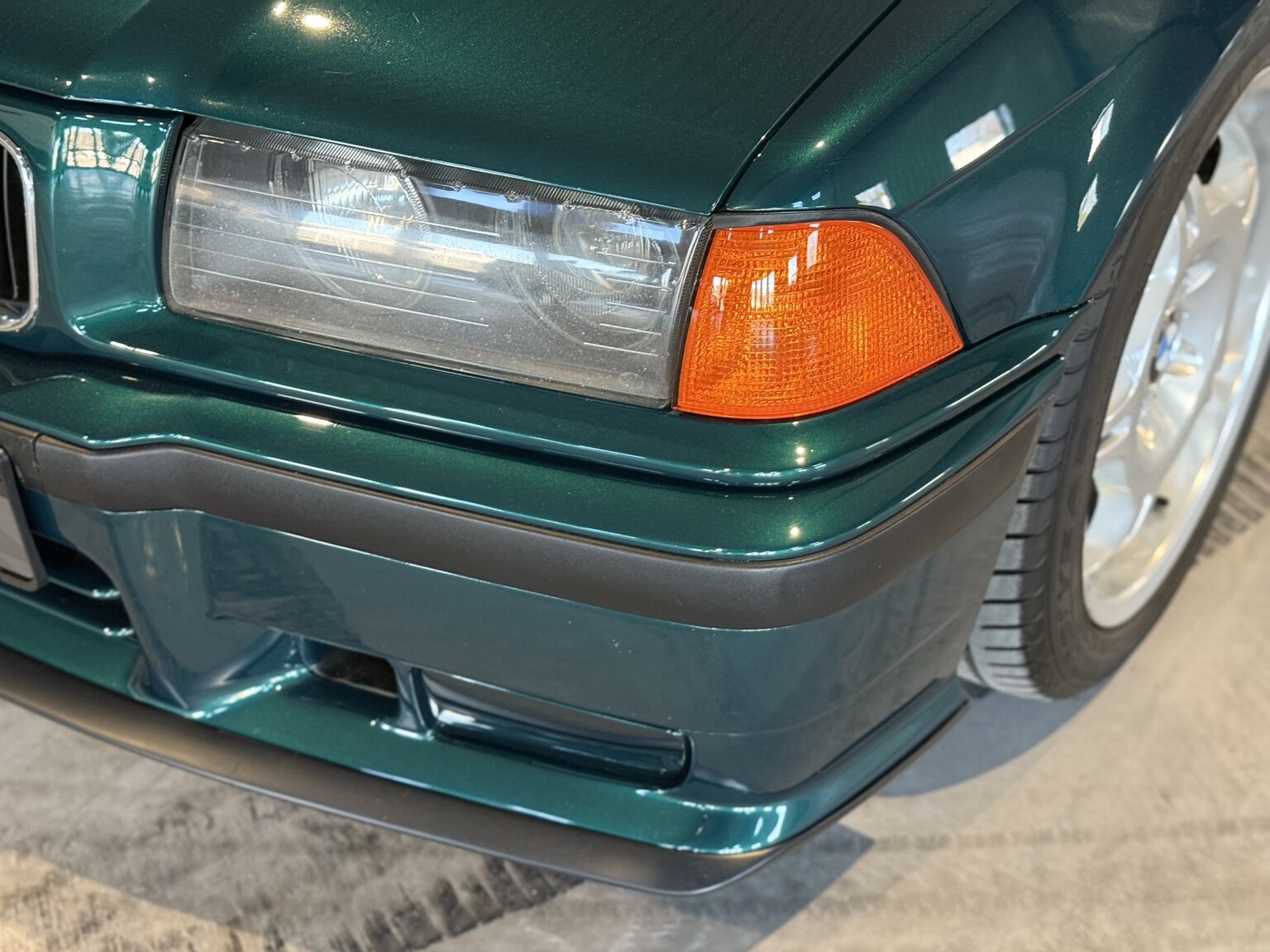 Exteriörbild på 1995 BMW 325i Coupé AVUS Edition "No Reserve Auction"
