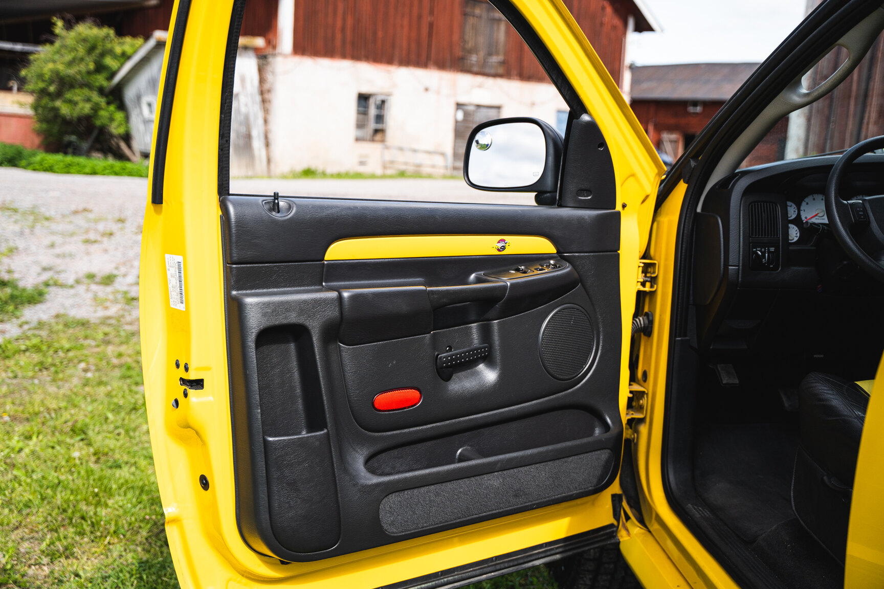 Innenraumfoto von 2005 Dodge Ram 1500 Bumble Bee