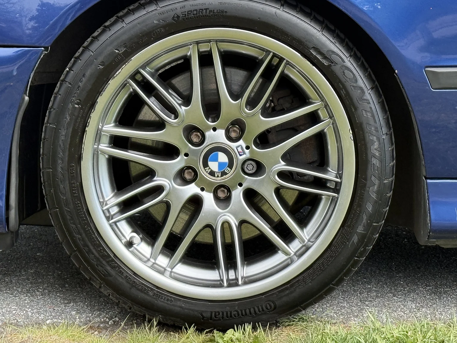 Exterior image of 2001 BMW M5 E39 LCI (23)