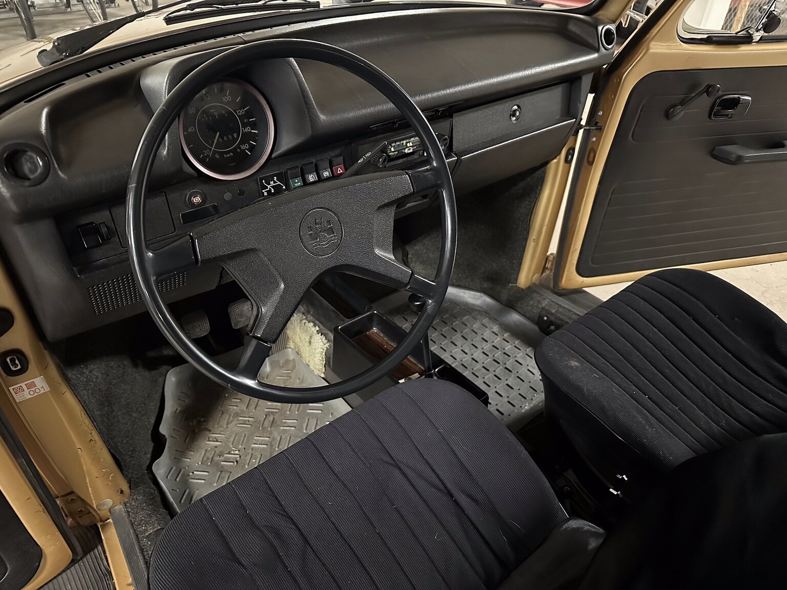 Interiörbild 1973 Volkswagen 1303S