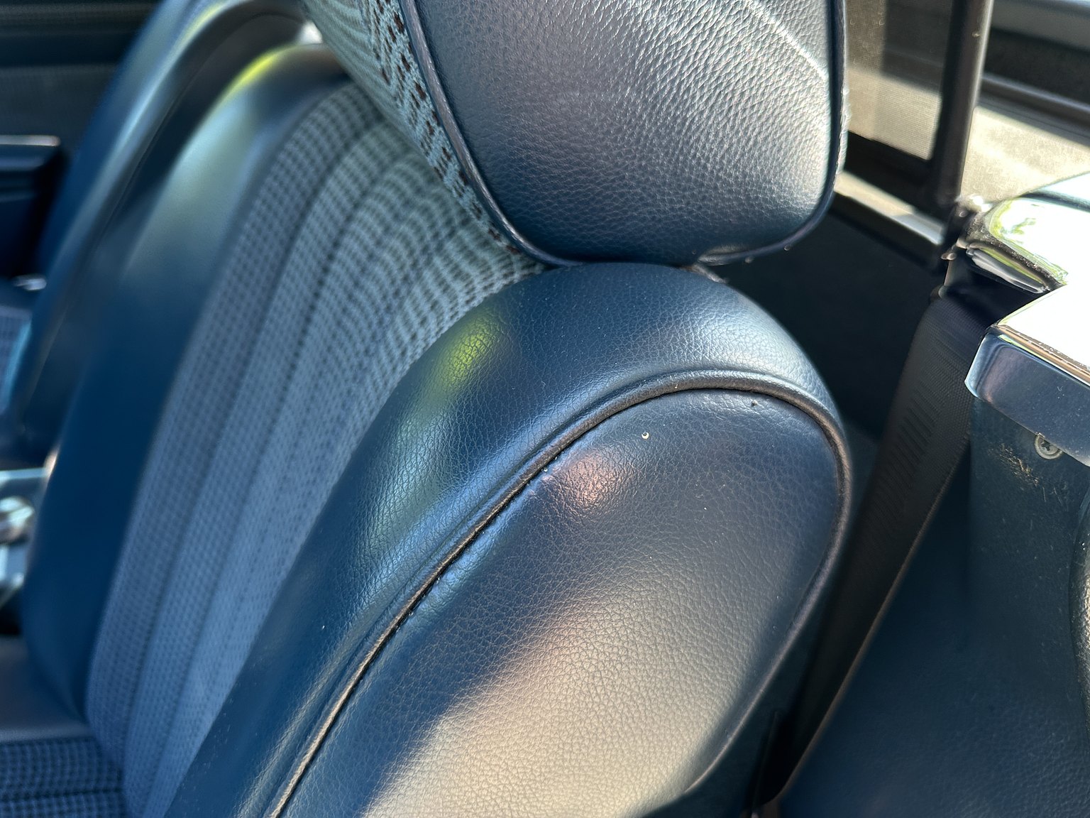 Interior image of 1972 Mercedes-Benz 350 SL