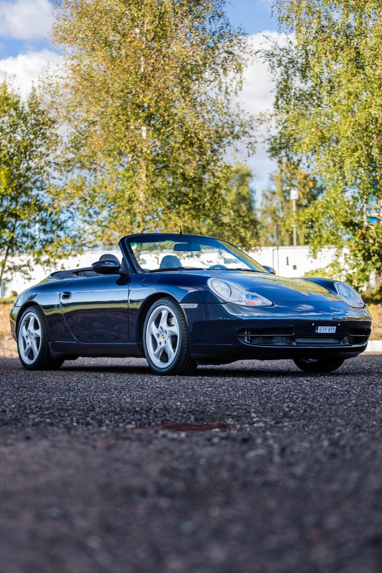 Exteriörbild på 1999 Porsche 911 Carrera Cabriolet