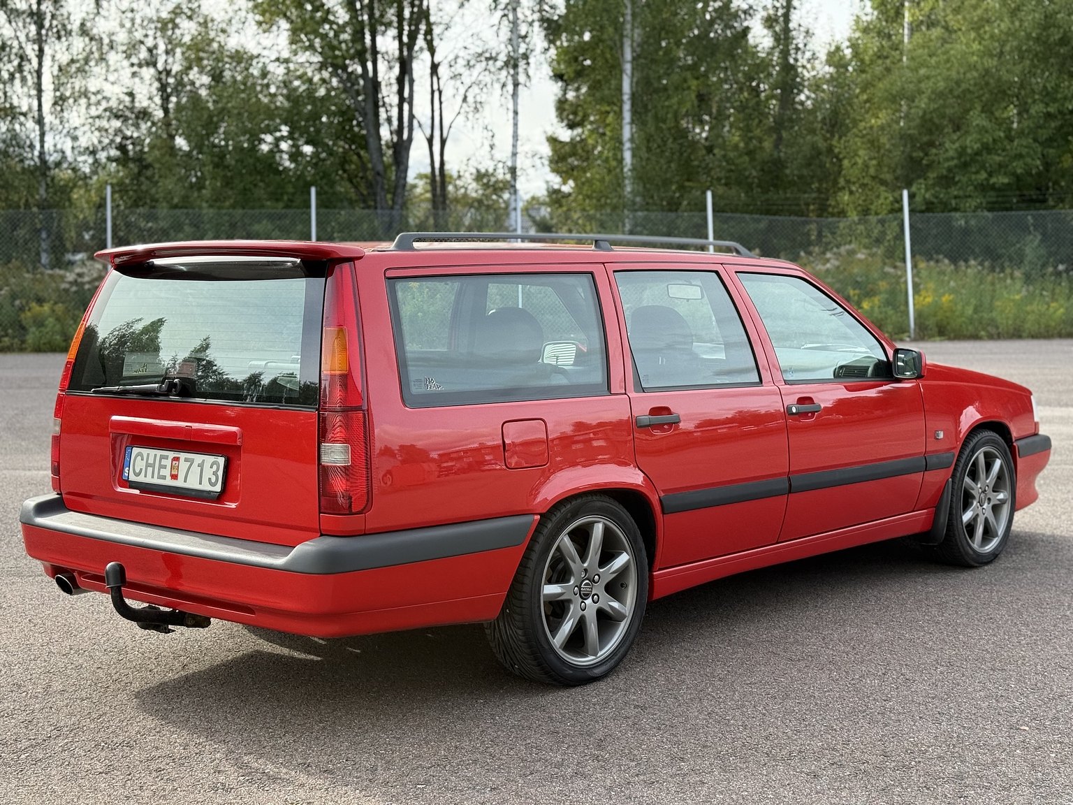 Exterior image of 1997 Volvo 850 R Kombi