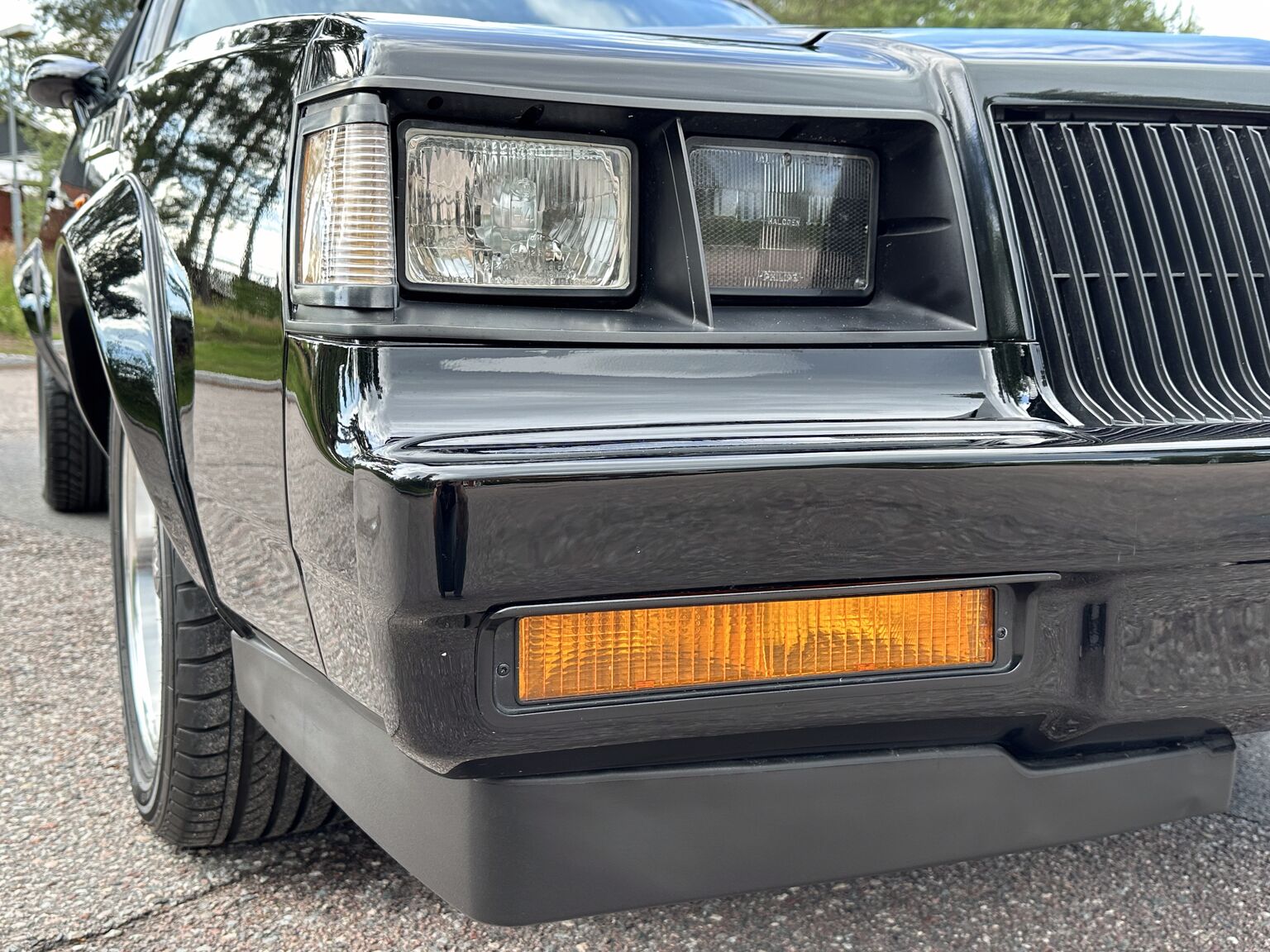 Exterior image of 1987 Buick Grand National "GNX" (23)