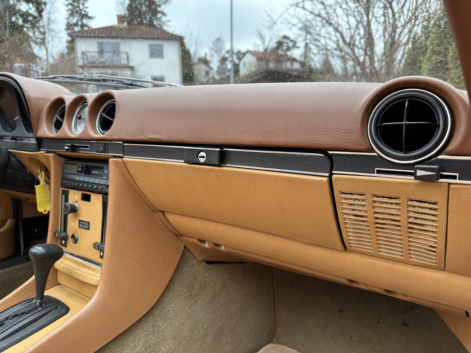 Interior image of 1973 Mercedes-Benz 450 SL (21)