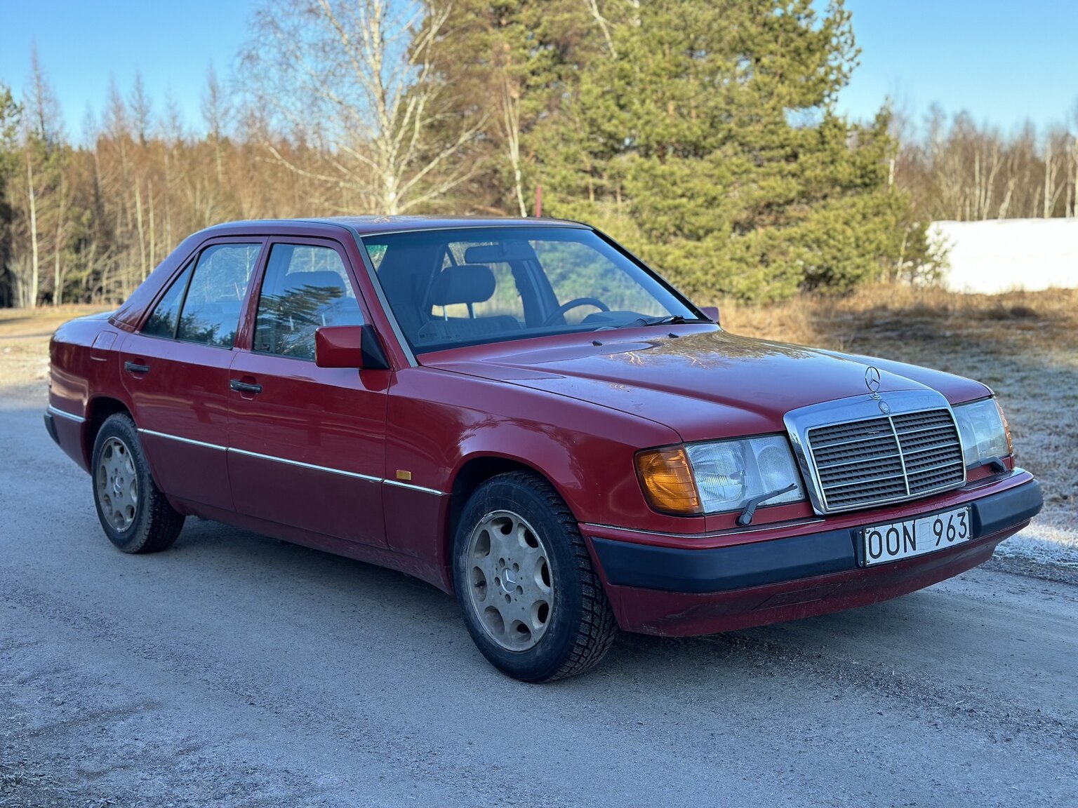 Exterior image of 1990 Mercedes-Benz 200 E
