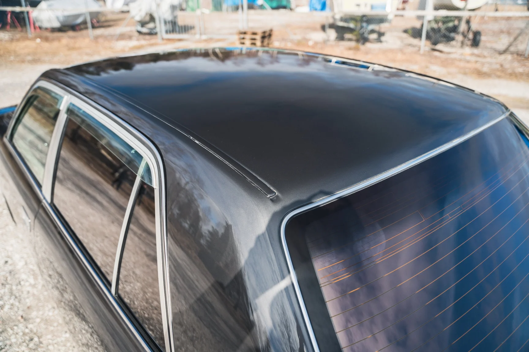 Exterior image of 2000 Toyota Century V12 G50 (15)