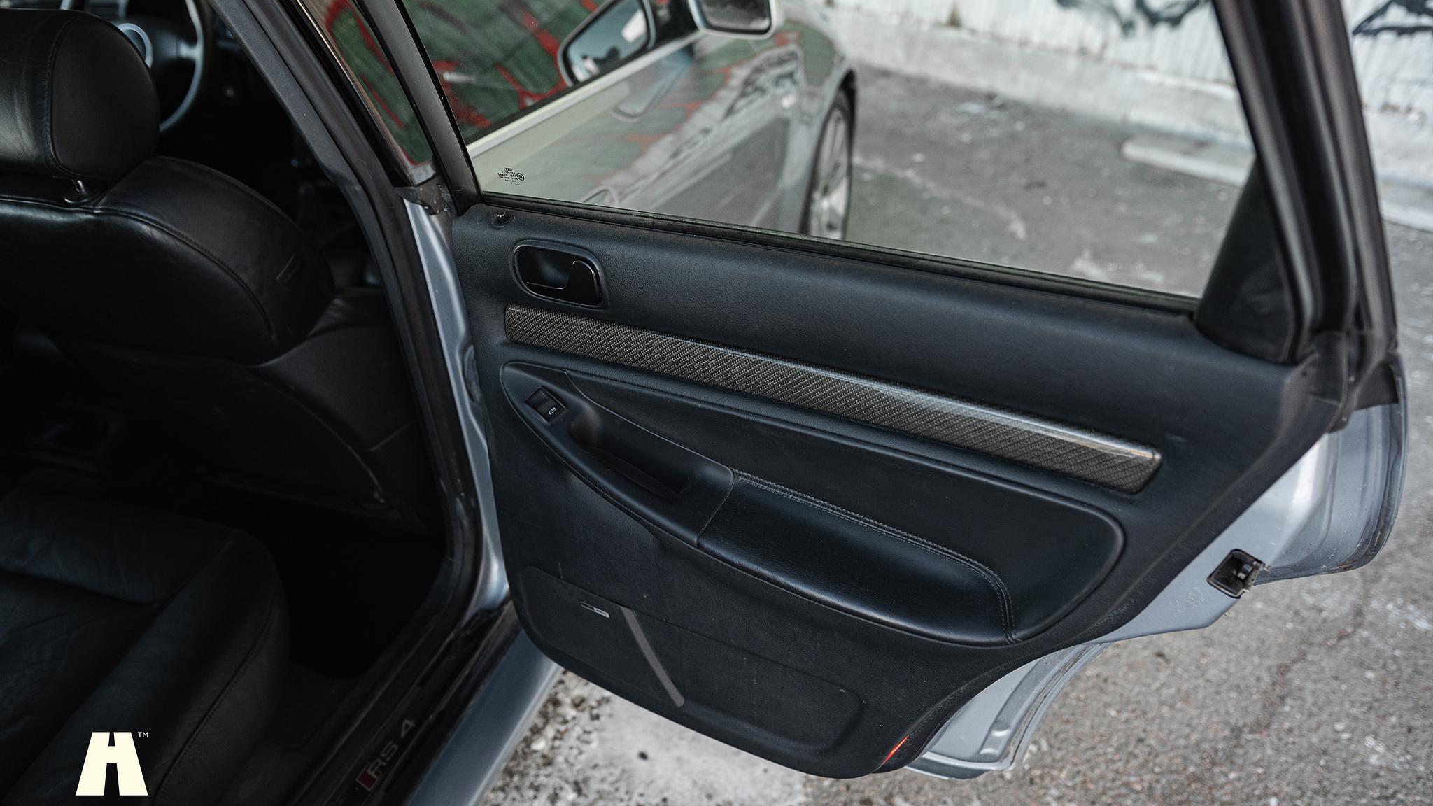 Interior image of 2001 Audi RS4 B5 (19)