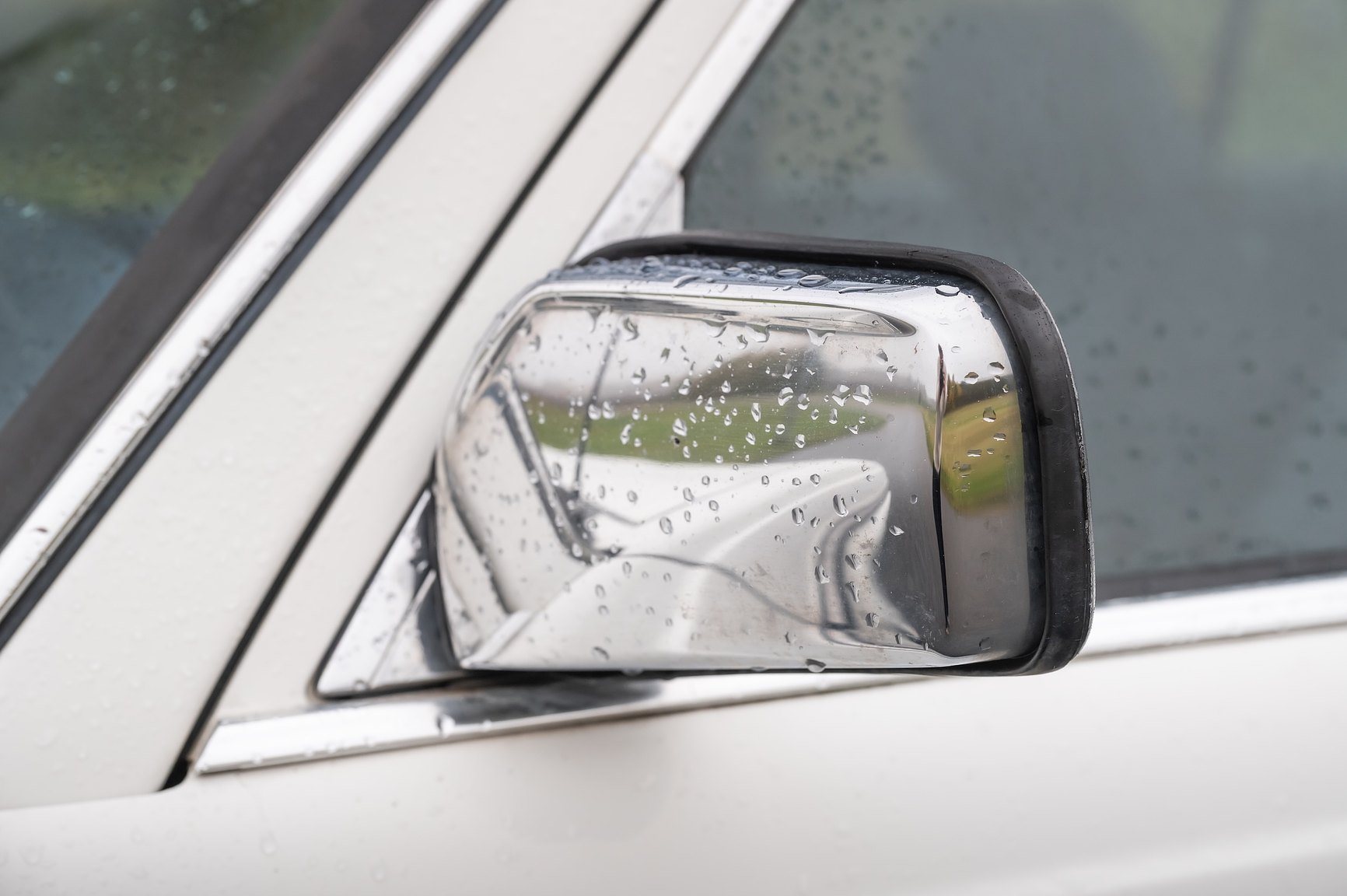 Exterior image of 1985 Mercedes-Benz 200 Automatic