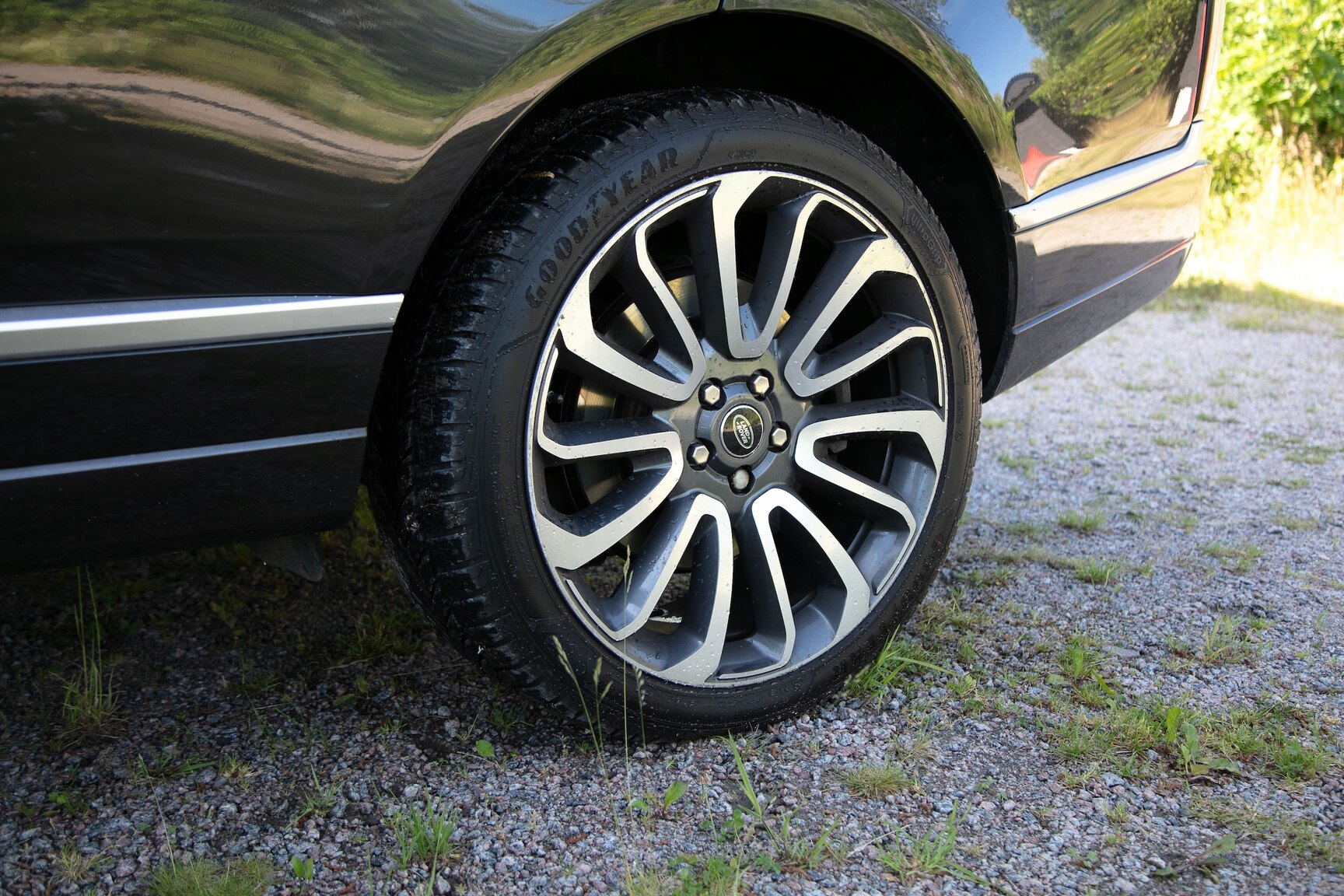 Exterior image of 2014 Land Rover Range Rover 5.0 V8 Autobiography 