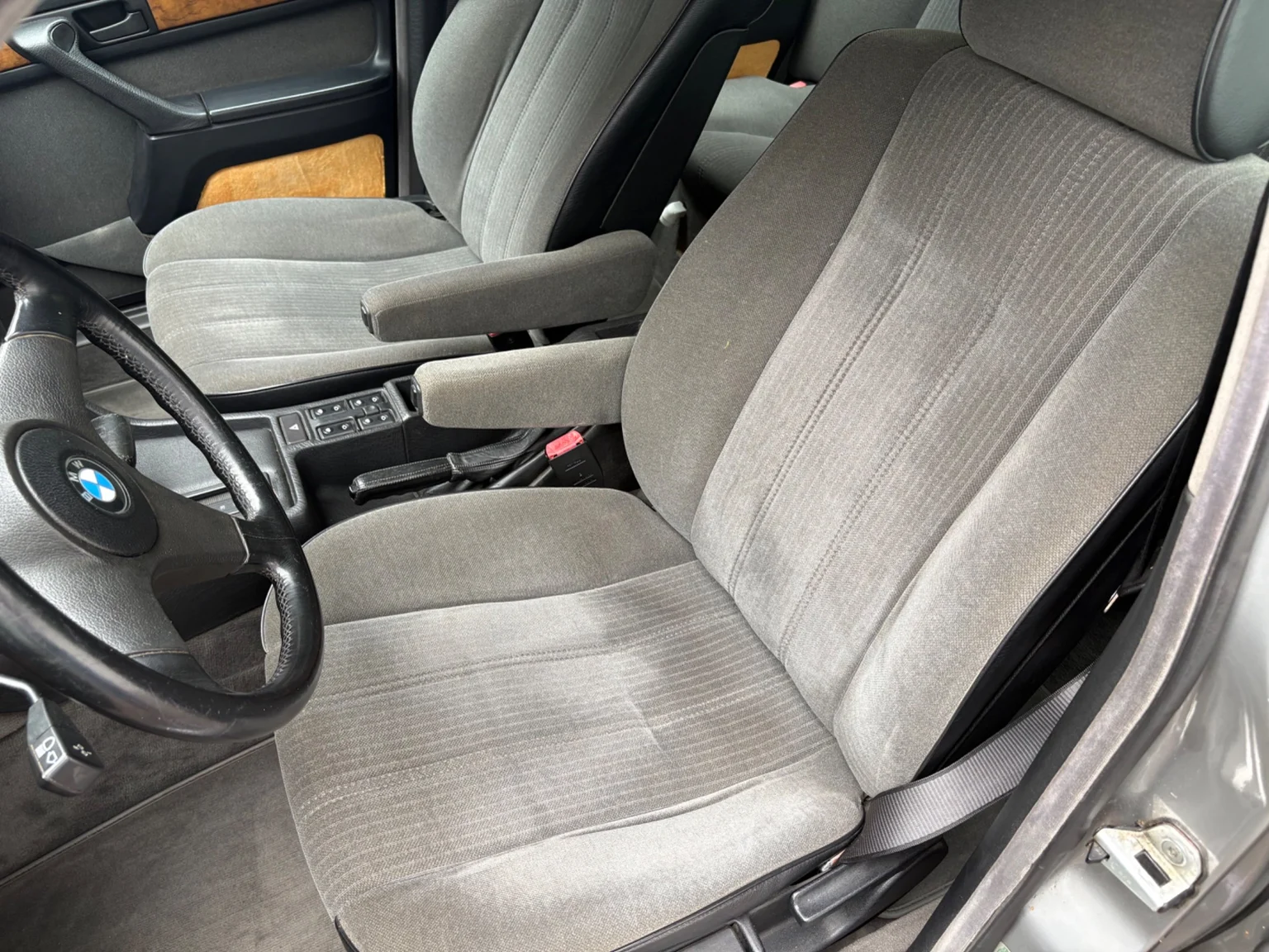 Interior image of 1988 BMW 730iA (20)