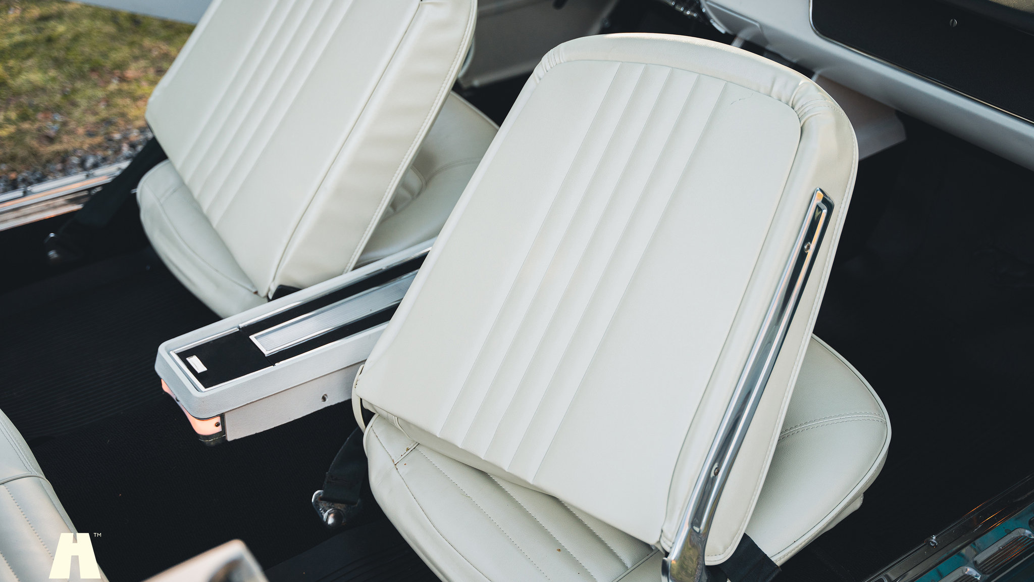 Interior image of 1965 Ford Mustang Cabriolet (54)