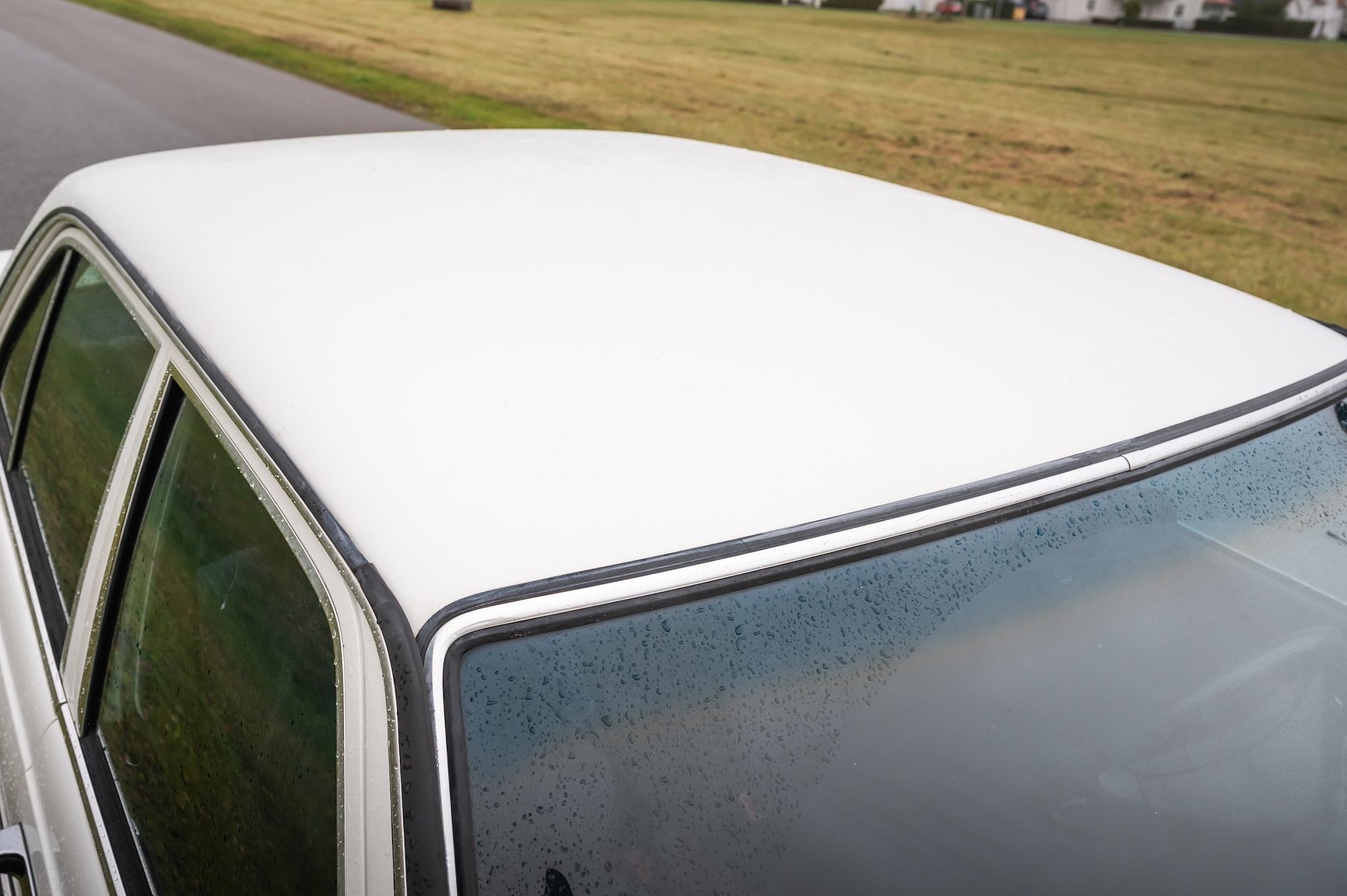 Exterior image of 1985 Mercedes-Benz 200 Automatic