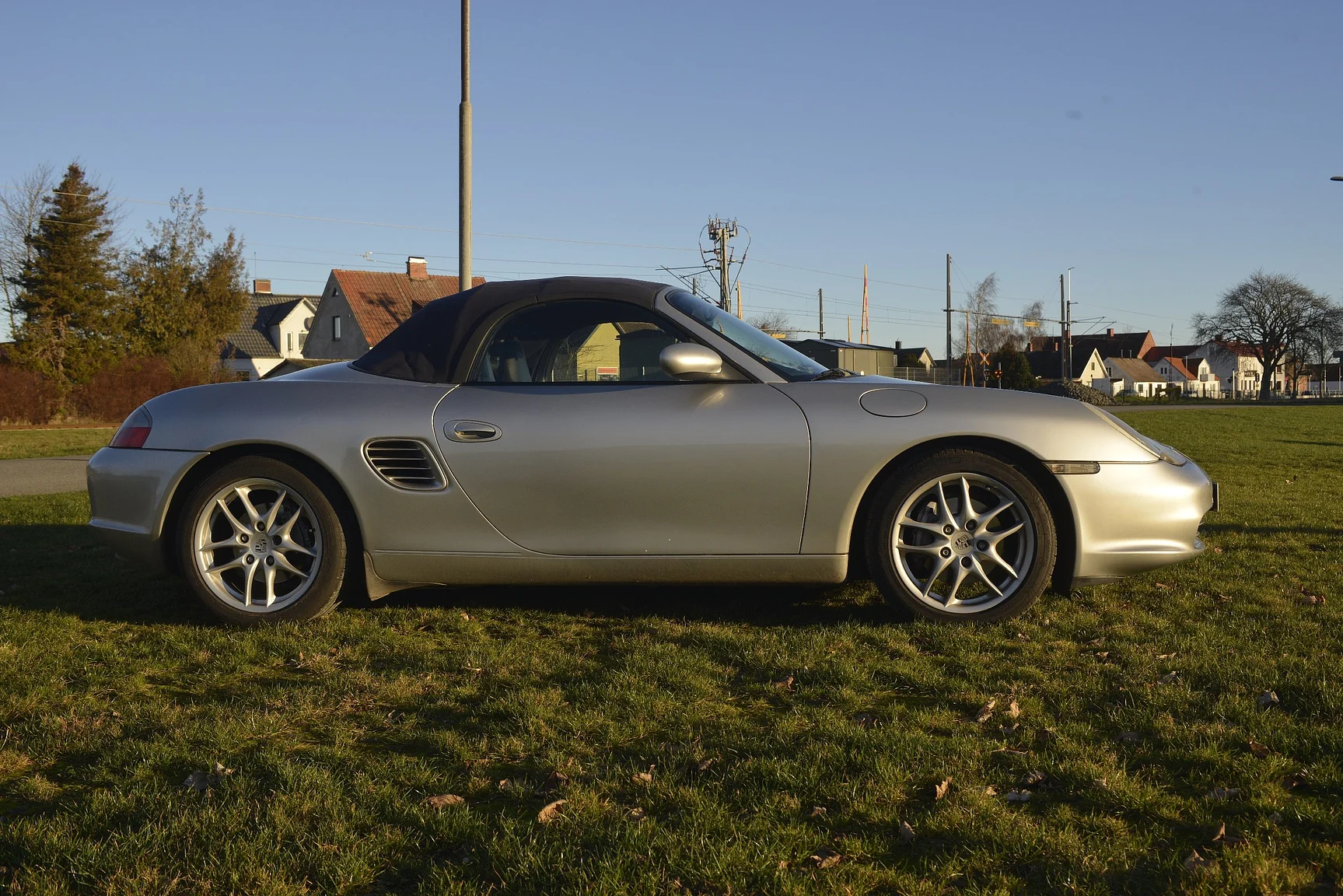 Exterior image of 2003 Porsche Boxster (2)