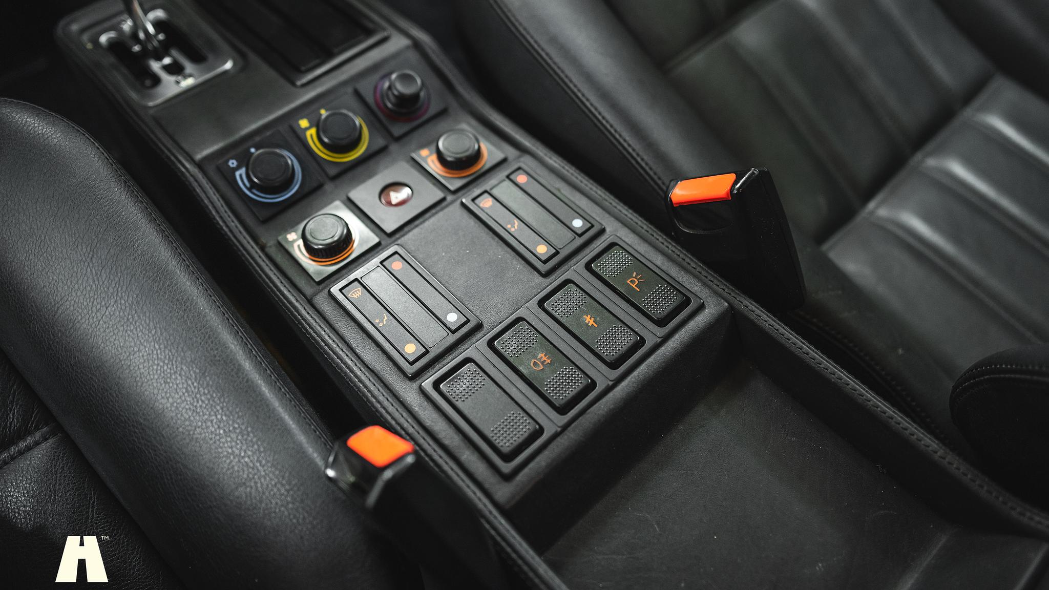 Interiörbild 1986 Ferrari 328 GTB
