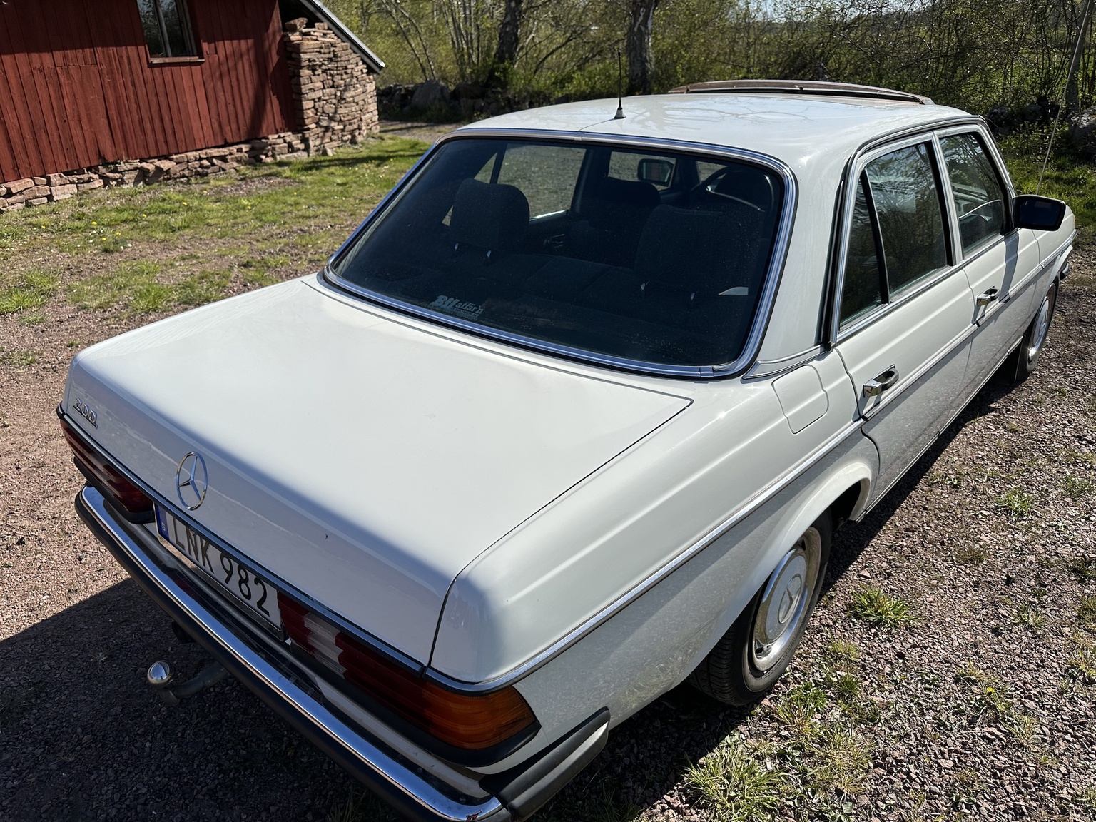 Exterior image of 1985 Mercedes-Benz 200