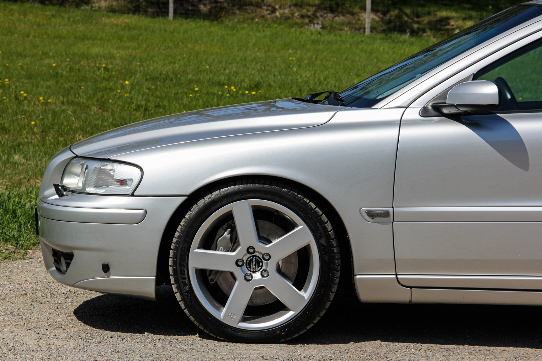 Exterior image of 2005 Volvo V70 R AWD (38)