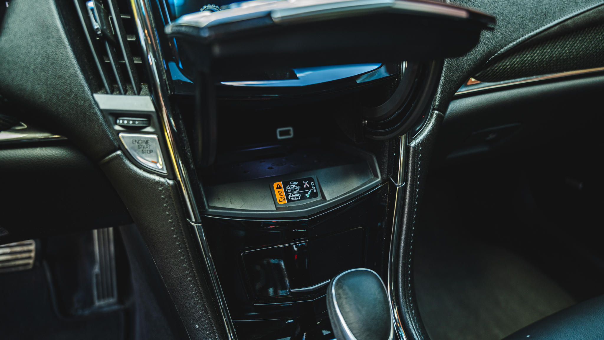 Interiörbild 2016 Cadillac ATS-V (32)