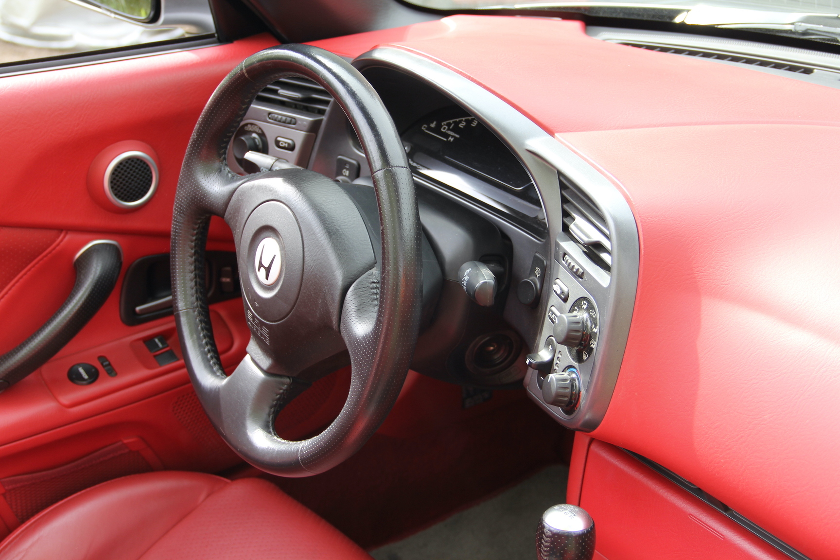 Interior image of 2003 Honda S2000