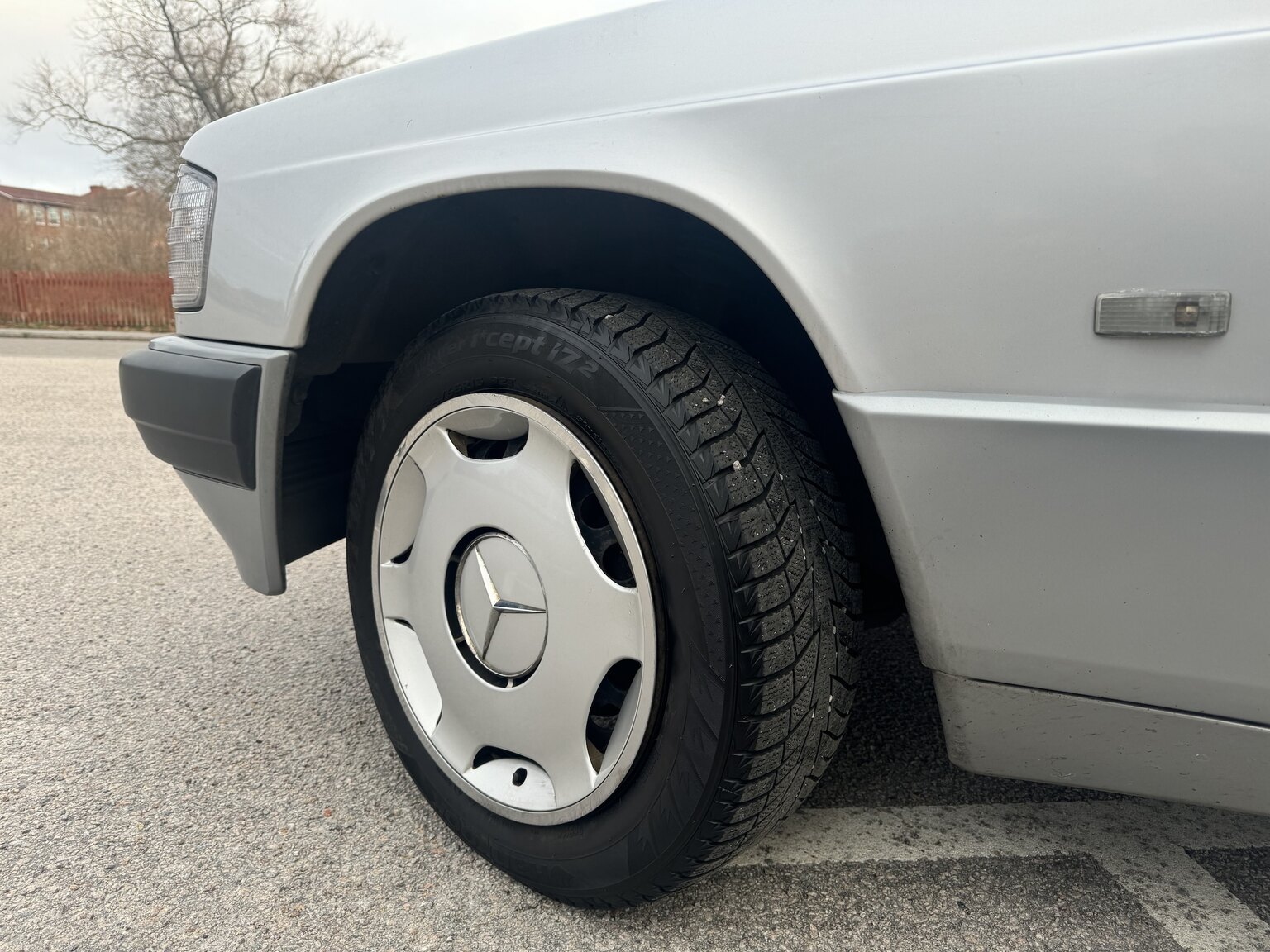 Exterior image of 1992 Mercedes-Benz 190 D