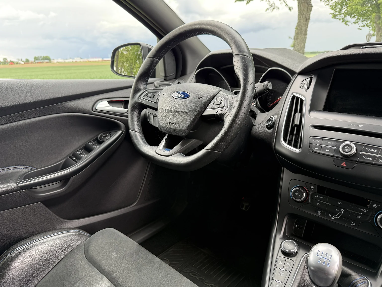 Interior image of 2016 Ford Focus RS (65)