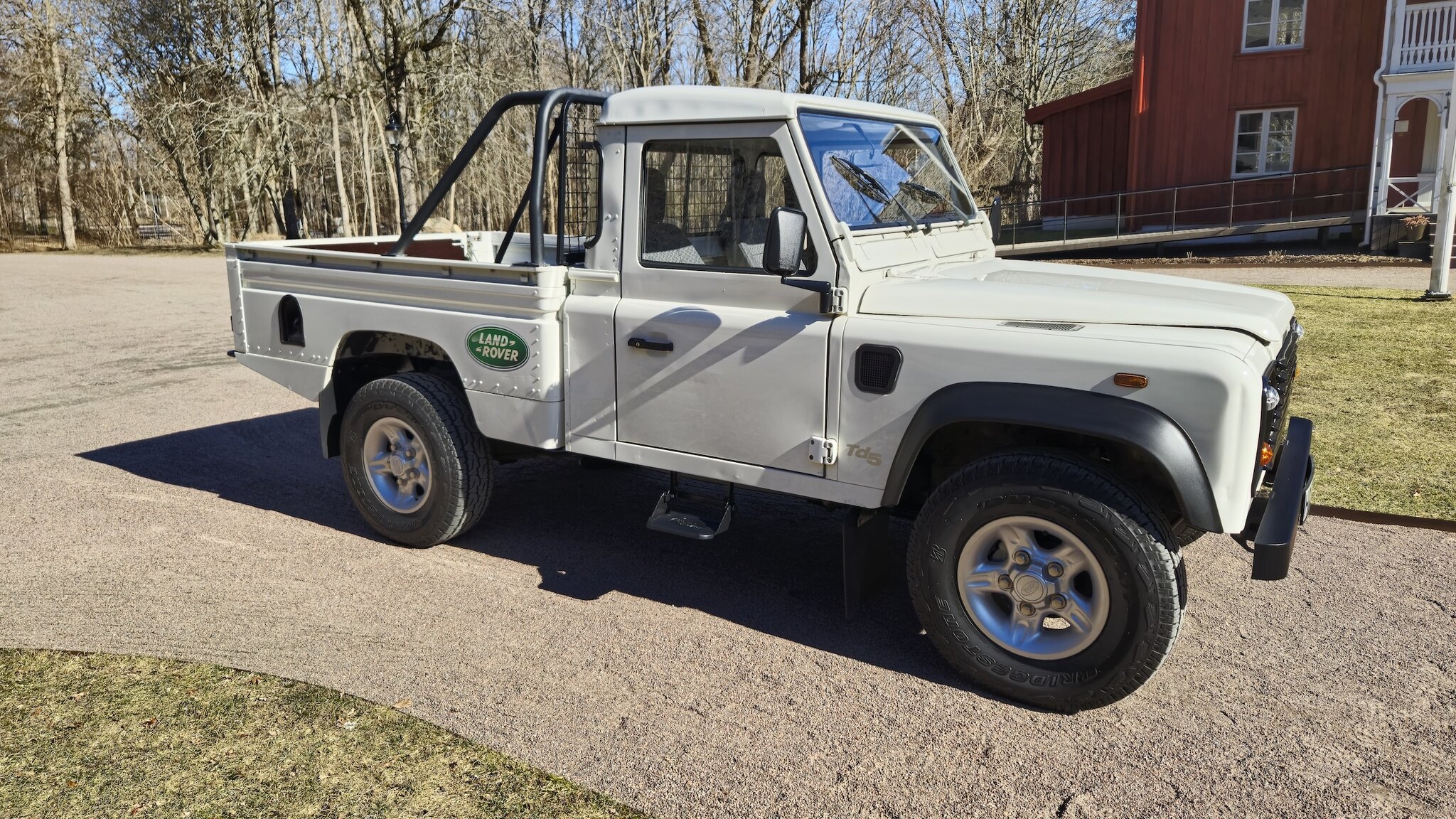 Exterior image of 1999 Land Rover Defender Single Cab Pickup