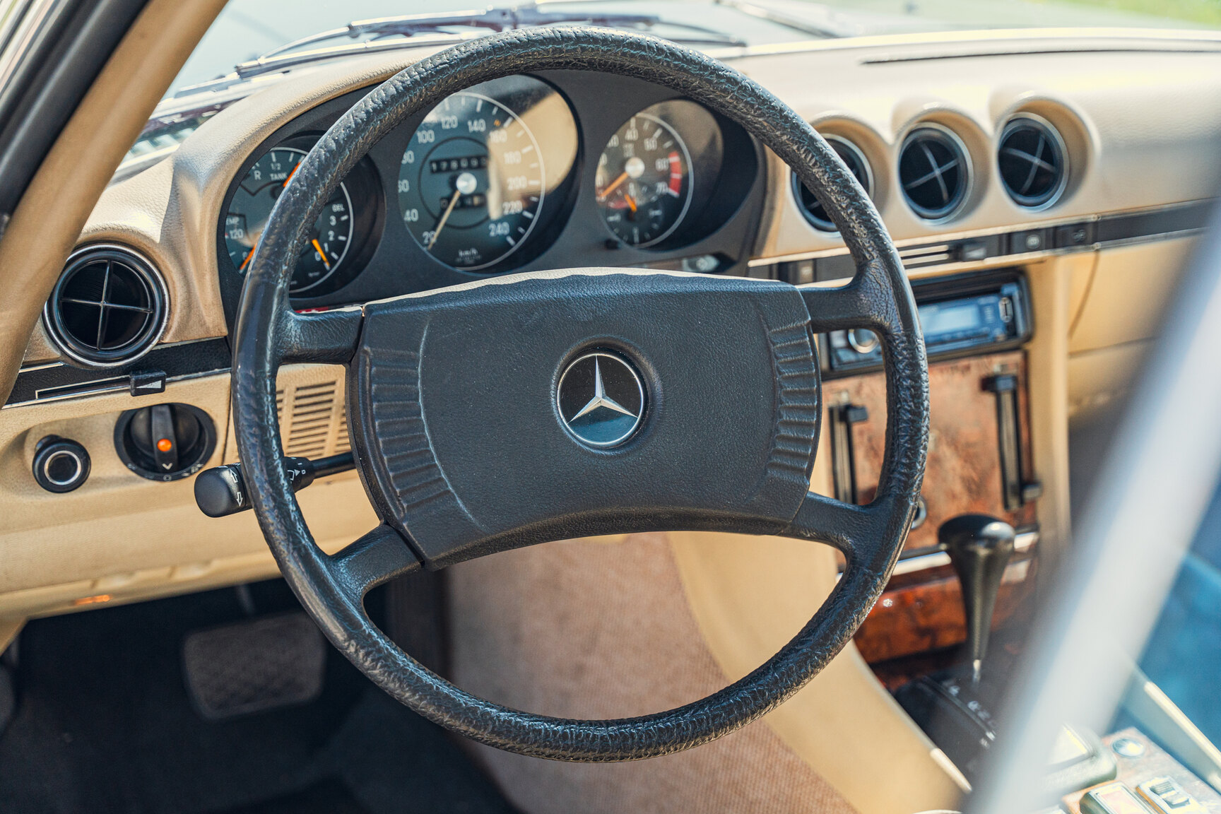 Innenraumfoto von 1976 Mercedes-Benz 450 SLC (2)