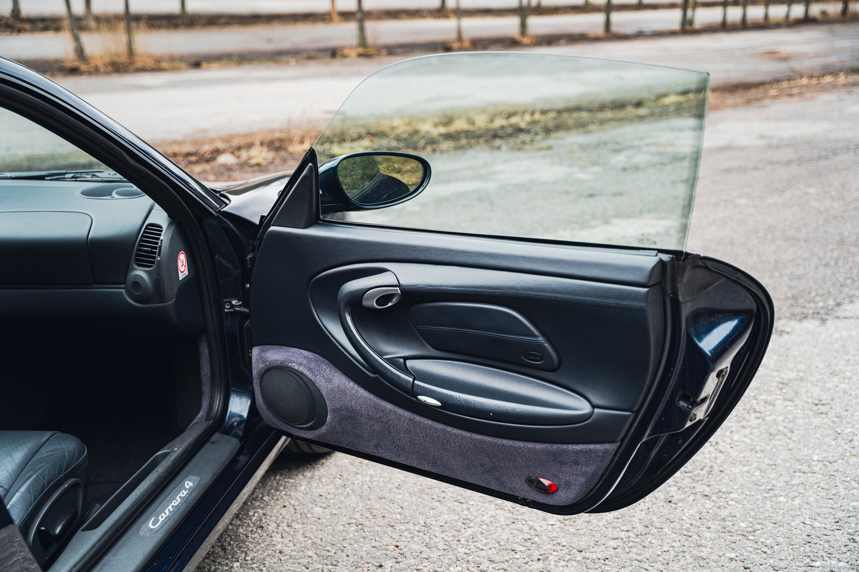 Interior image of 1999 Porsche 911 Carrera 4