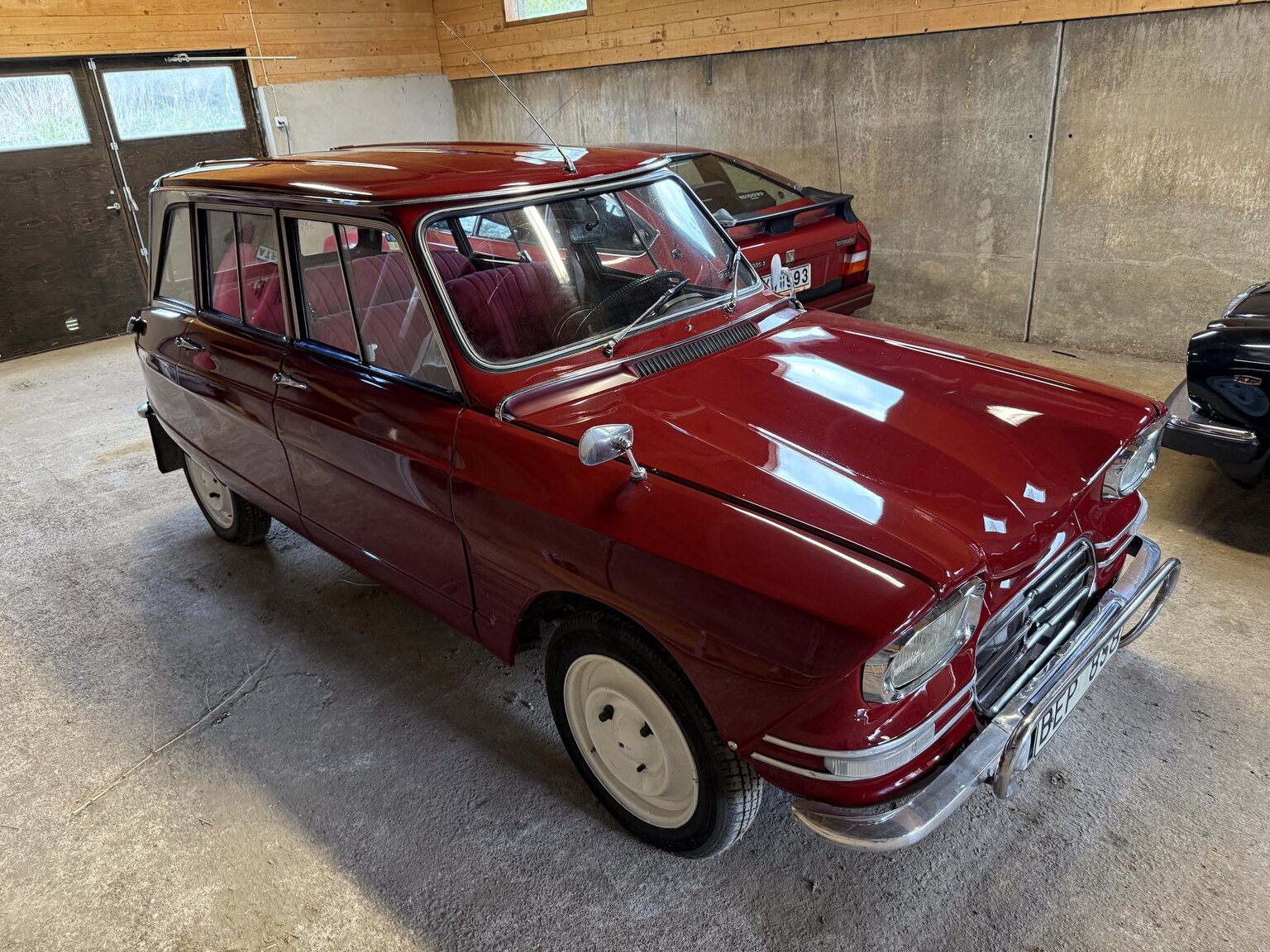Exterior image of 1967 Citroën Ami 6 Weekend