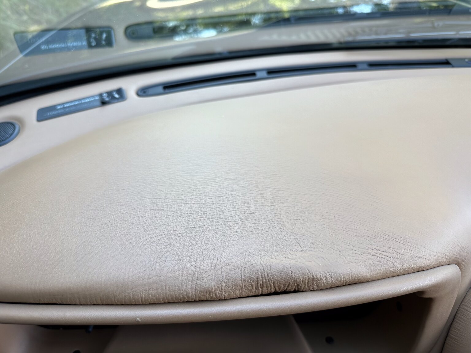 Interior image of 2003 Aston Martin DB7