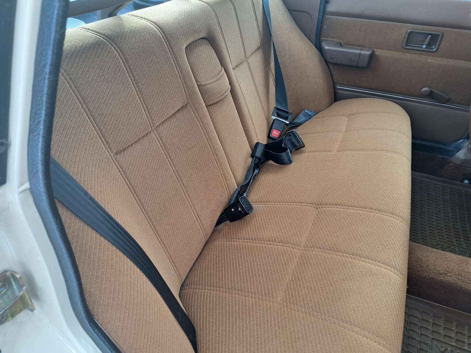 Interiörbild 1988 Volvo 240 GL