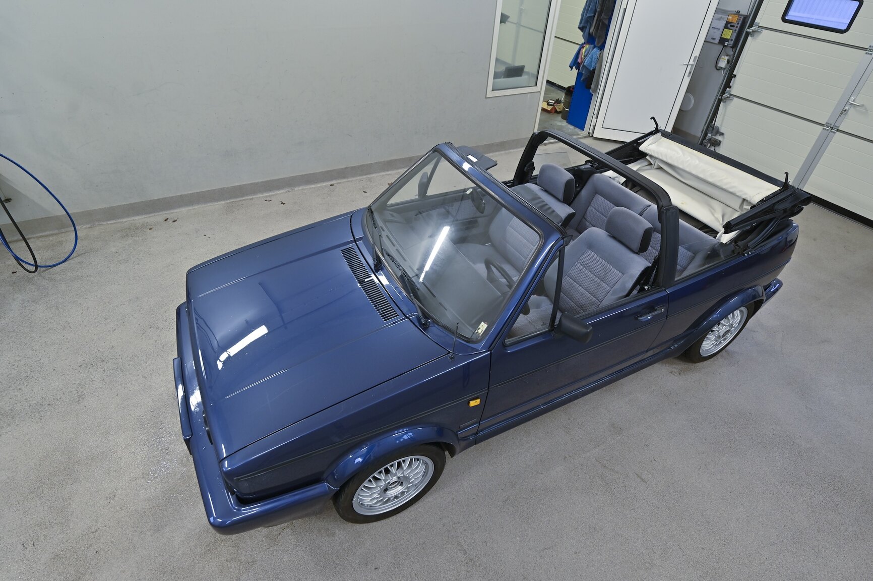 Exterior image of 1991 Volkswagen Golf Karmann Cabriolet