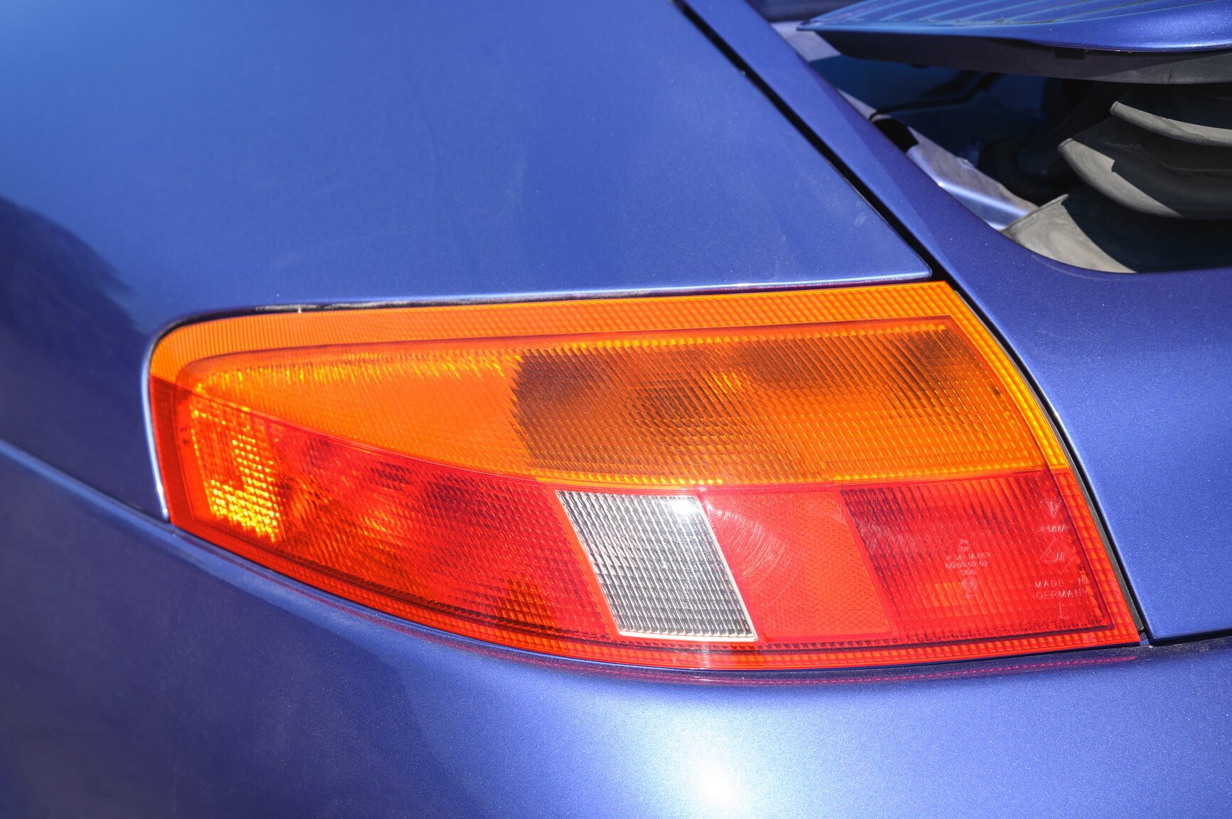 Exterior image of 1998 Porsche 911 Carrera Tiptronic (7)