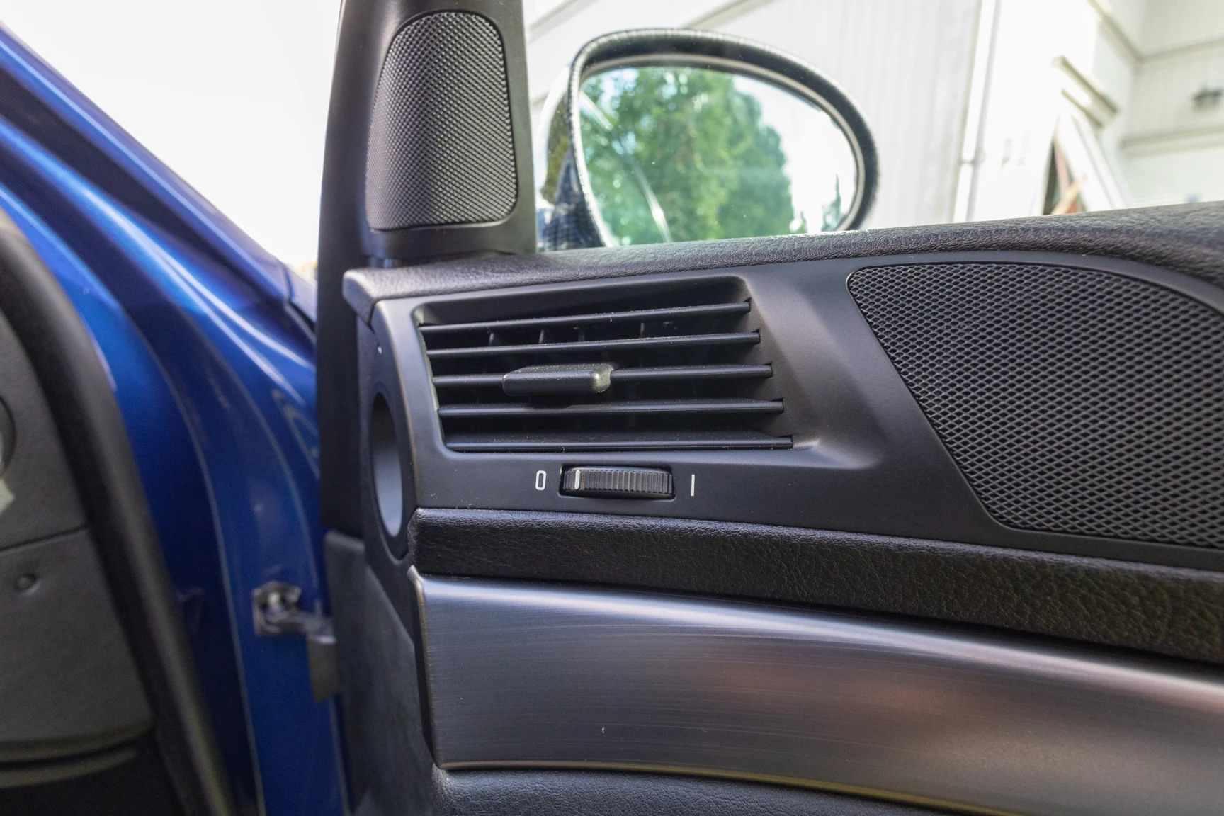 Interior image of 2002 BMW M5 E39 (87)