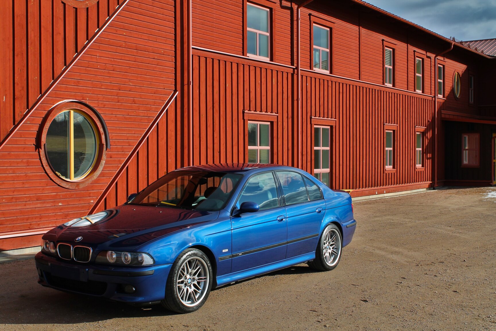 Exteriörbild på 2003 BMW M5
