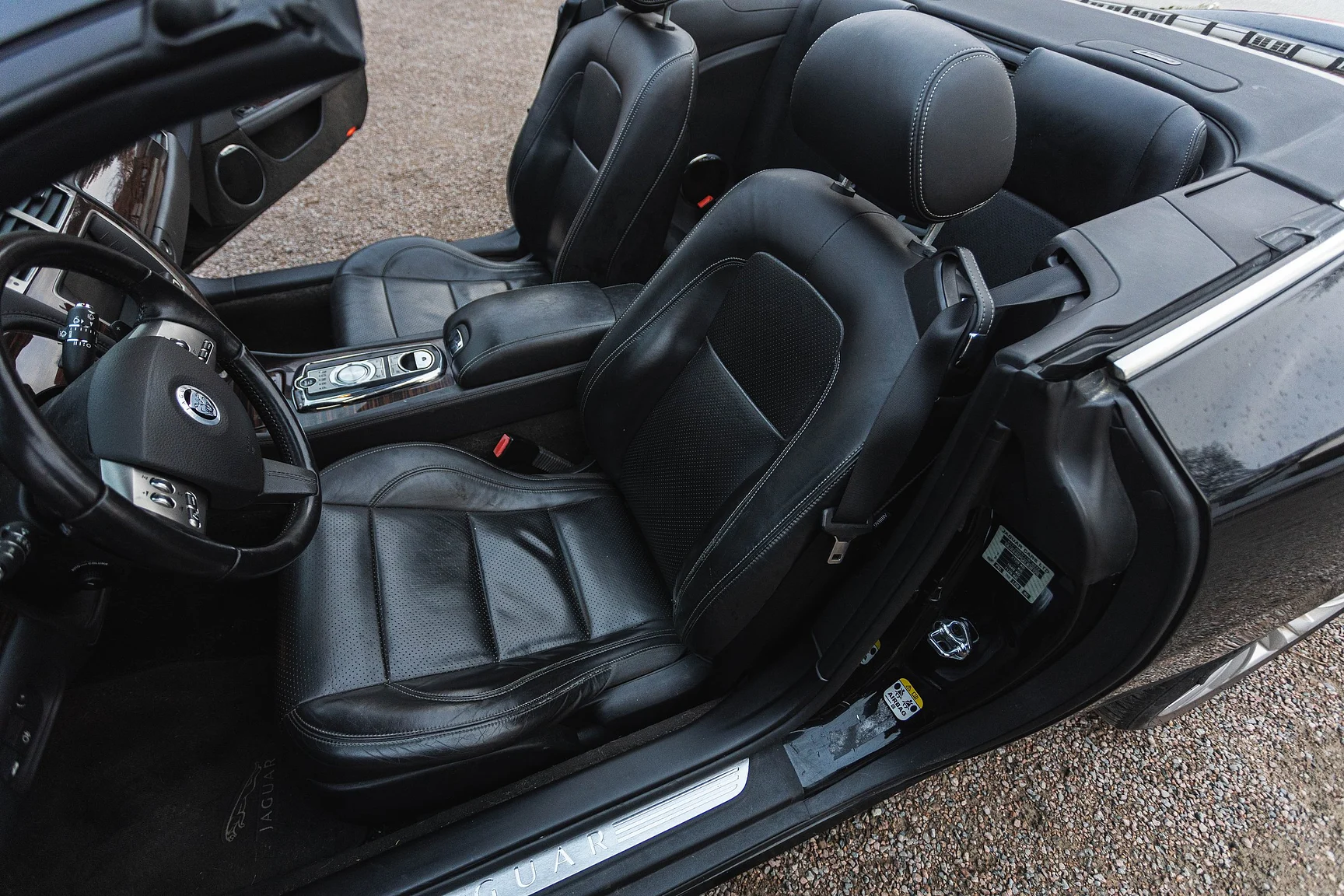 Interior image of 2011 Jaguar XK Cabriolet (18)