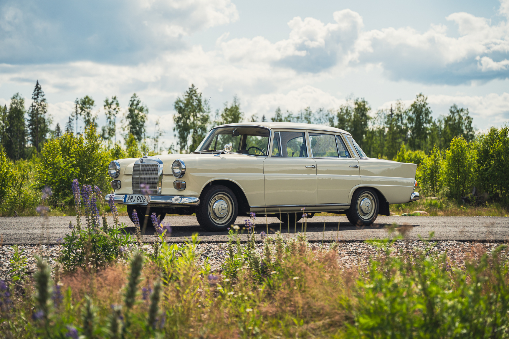 Exteriörbild på 1966 Mercedes-Benz 200 D "Heckflosse"