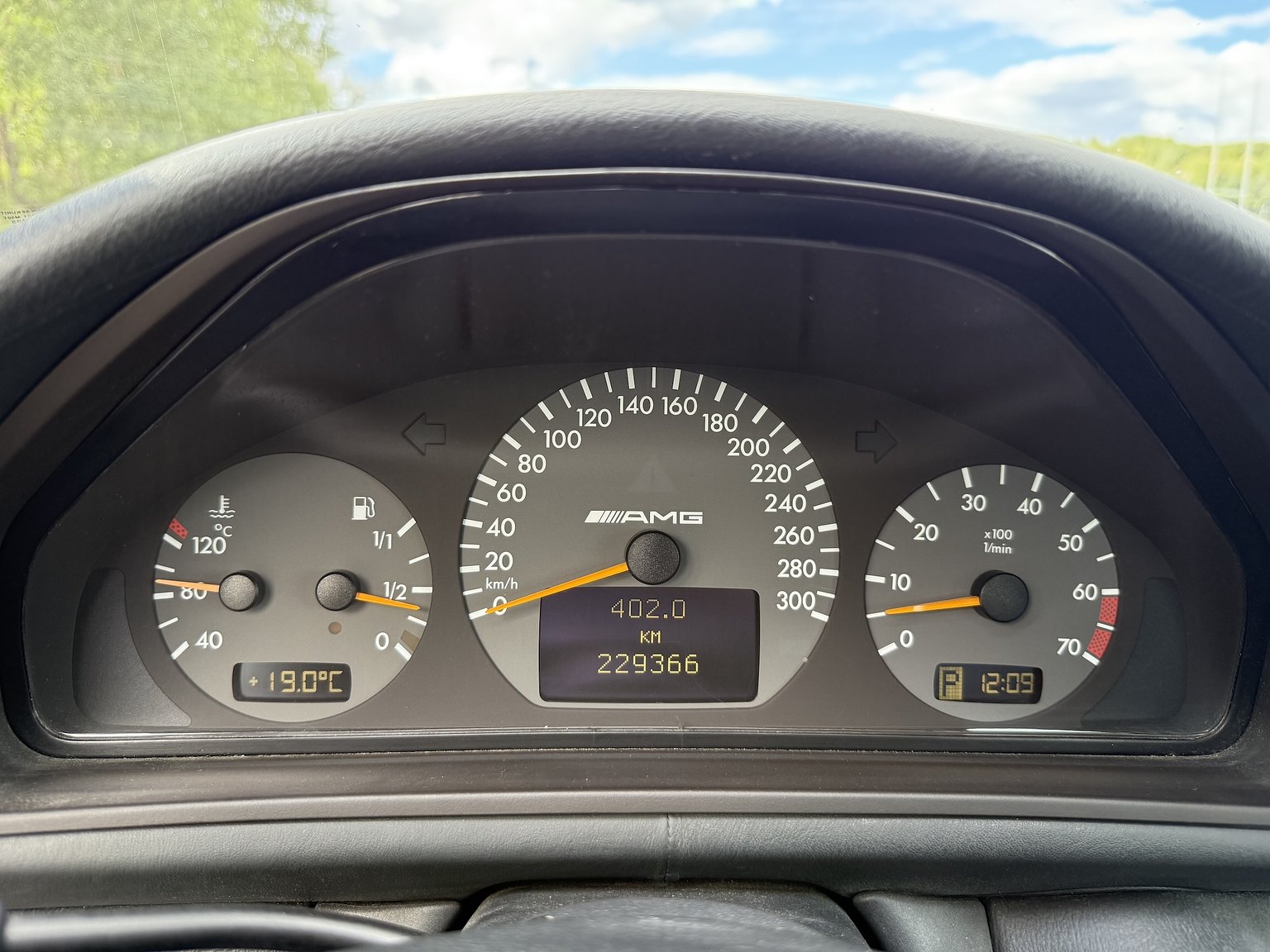 Interior image of 2000 Mercedes-Benz CLK 55 AMG Coupé