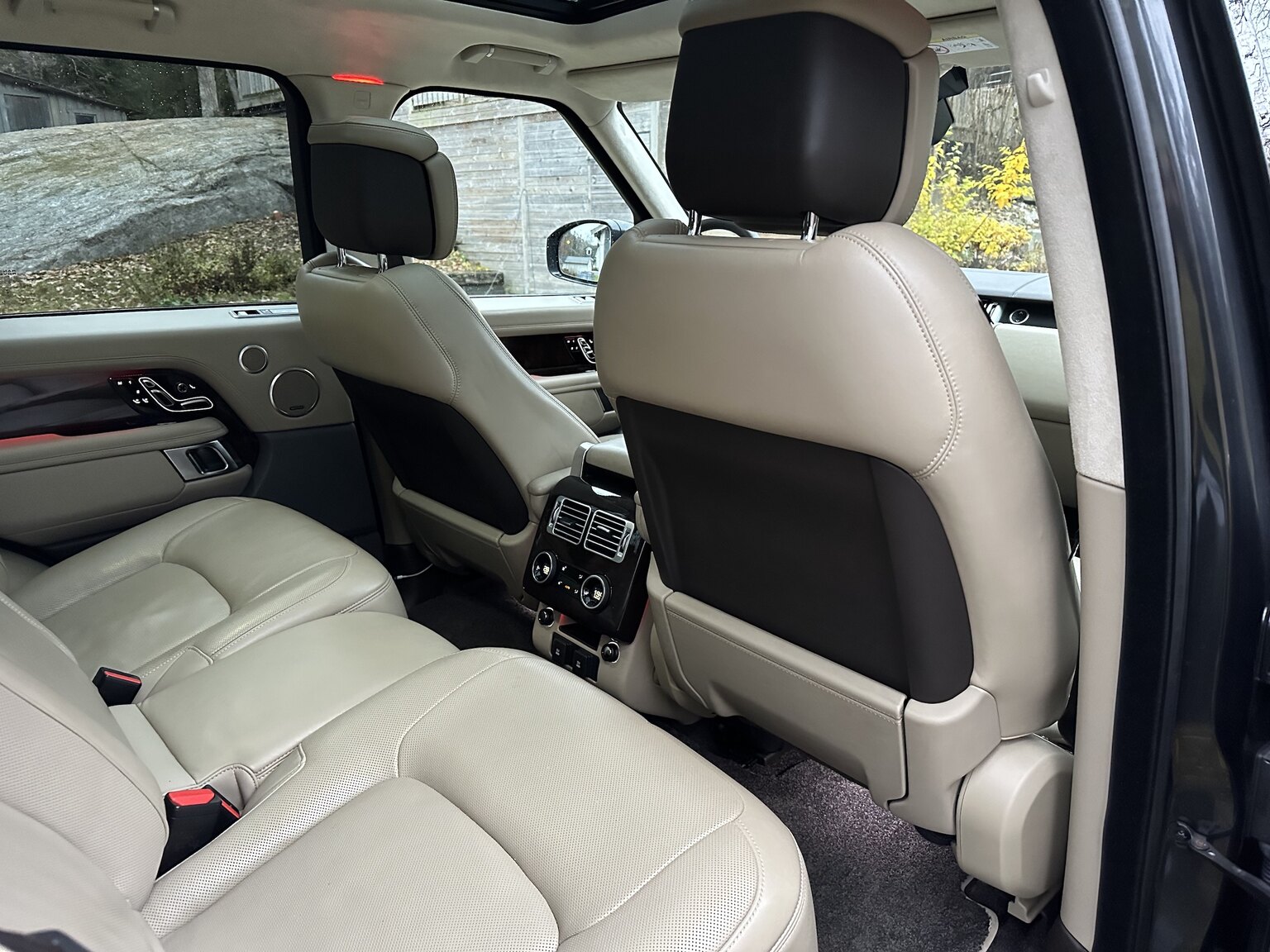 Interior image of 2019 Range Rover Vouge Autobiography SDV8