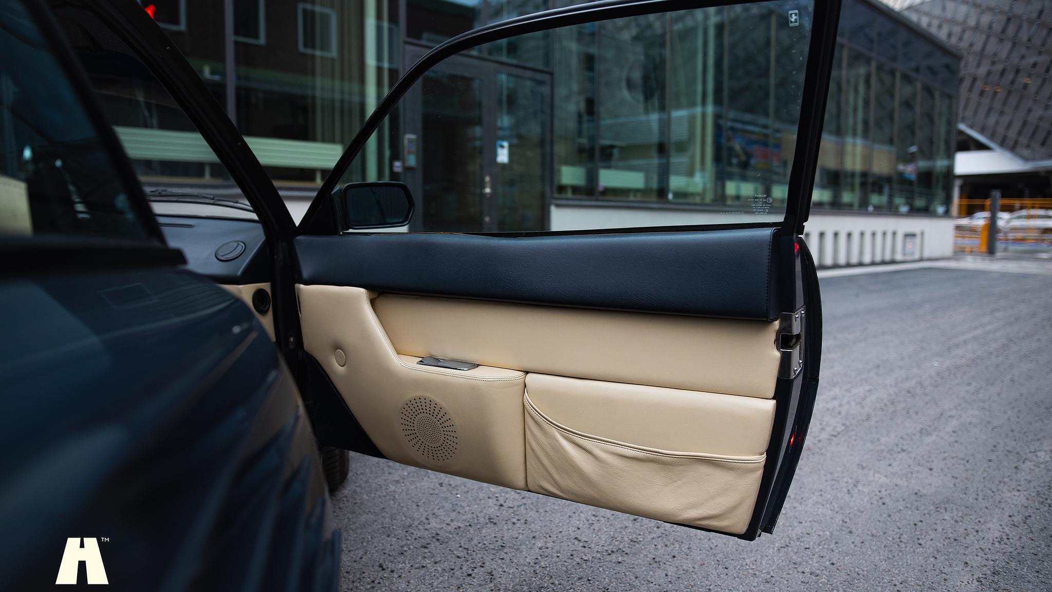 Interior image of 1985 Ferrari Mondial Quattrovalvole Design by Pininfarina (8)