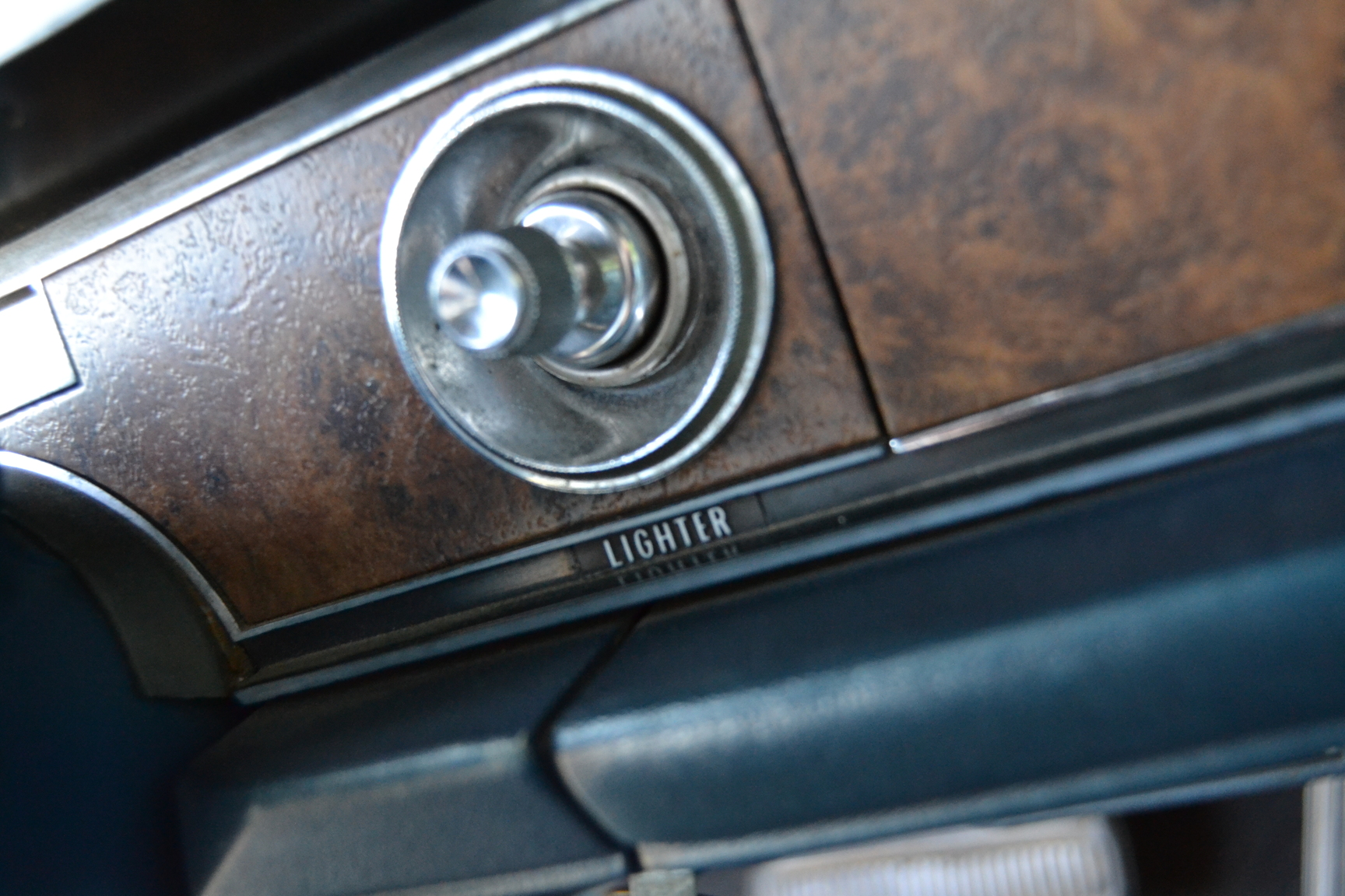 Interior image of 1970 Oldsmobile Ninety eight Convertible (25)