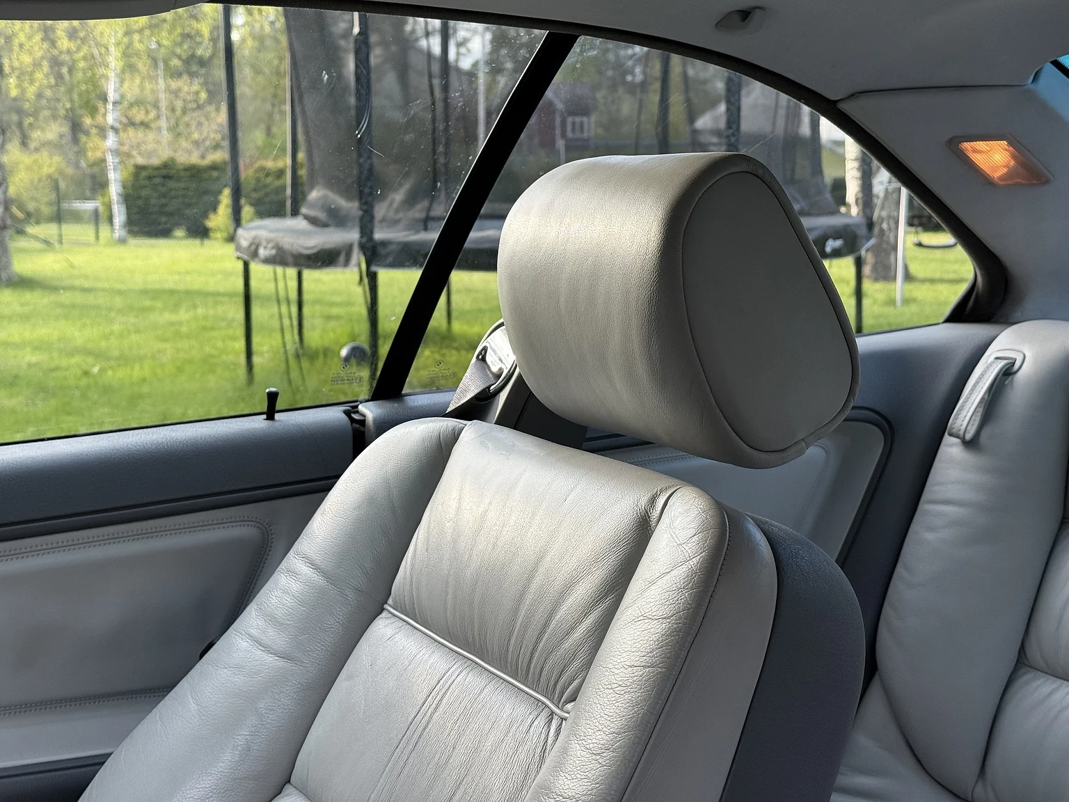 Interior image of 1994 BMW 840Ci (9)