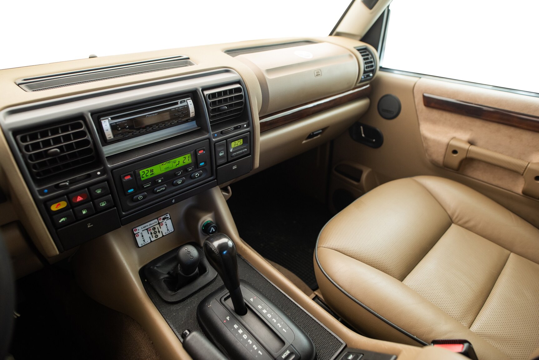 Interior image of 1999 Land Rover Discovery 4.0 V8