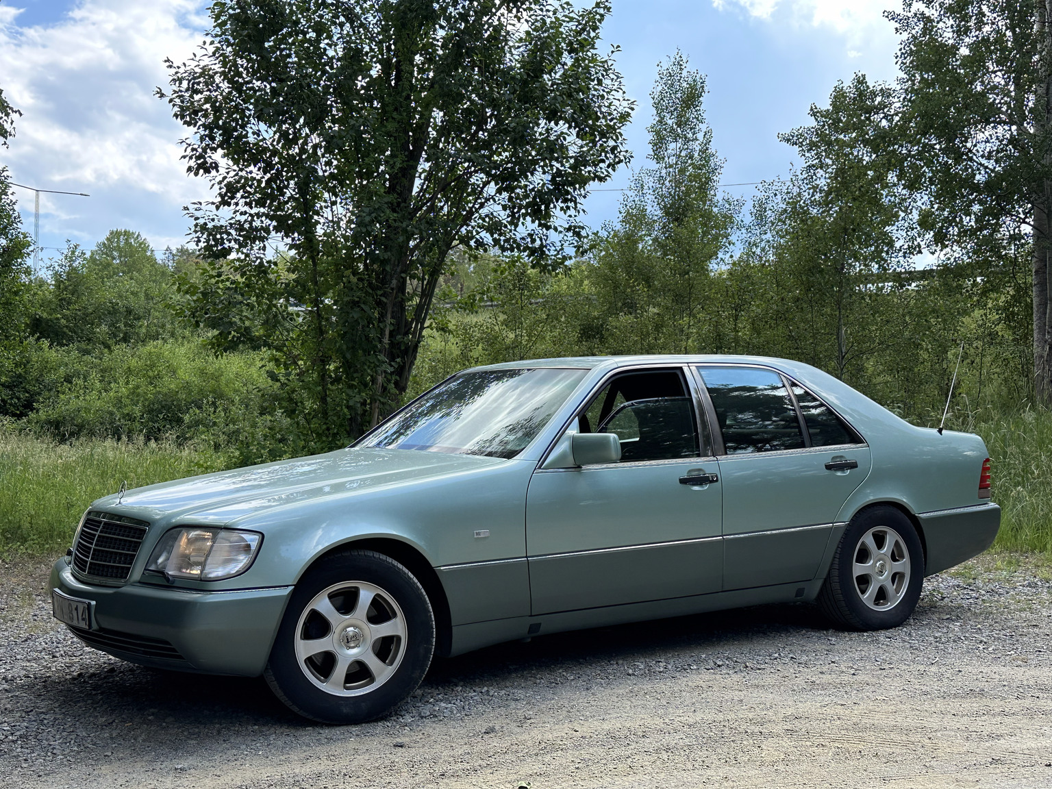 Exterior image of 1992 Mercedes 300 SE (1)