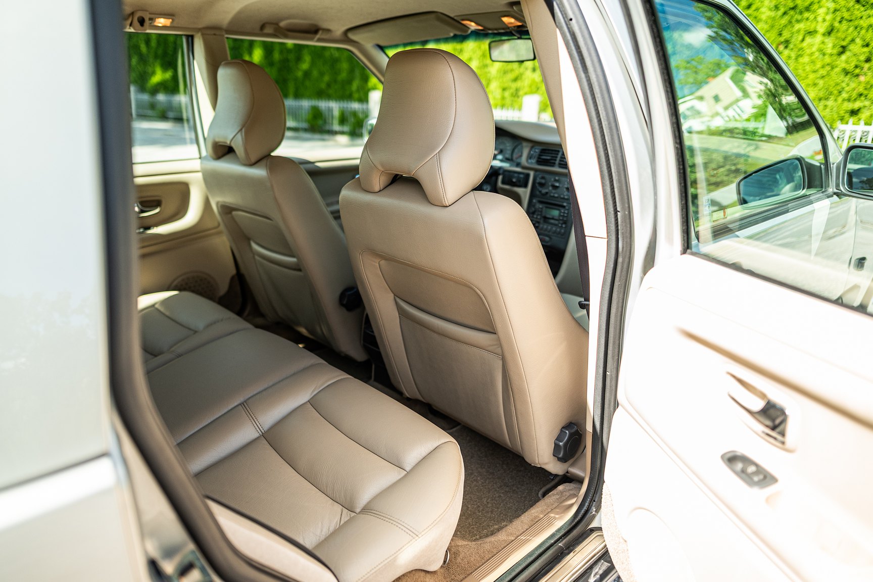 Interior image of 2000 Volvo V70 XC 2.4 T AWD 