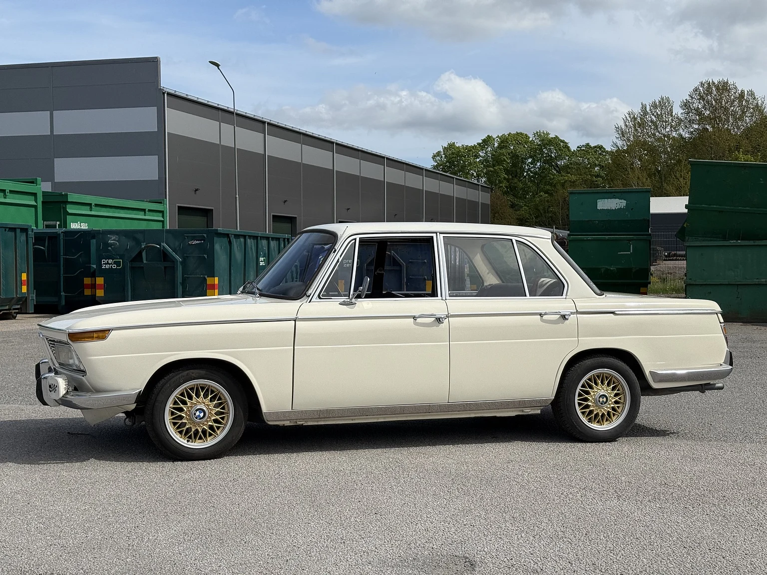 Exteriörbild på 1970 BMW New Class 4-dörrars Sedan (8)