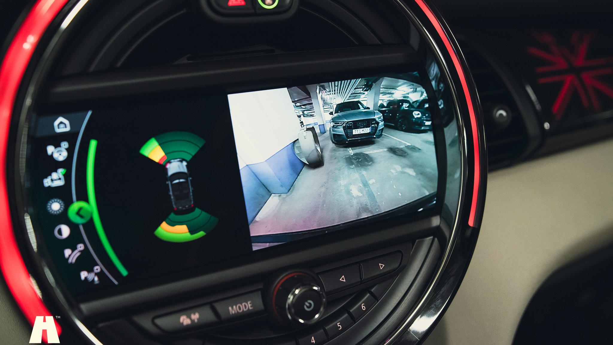 Innenraumfoto von 2021 Mini John Cooper Works Cabriolet  (86)